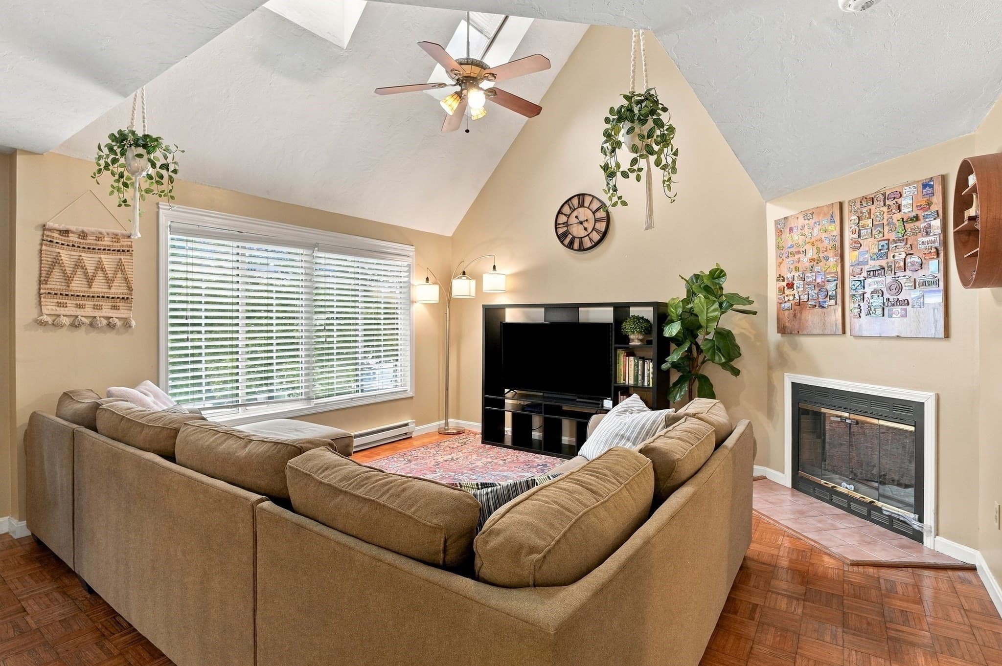 Single Family Residence at 11 Jonathan Circle, Worcester MA 01604, Worcester, photo 4 of 40