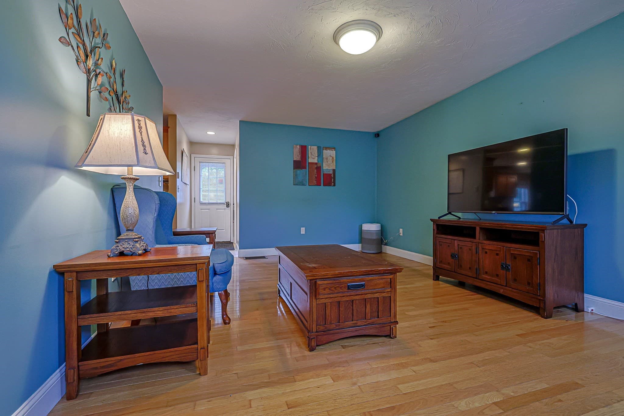 Single Family Residence at 91 Edgewood Ave, Haverhill MA 01832, Haverhill, photo 3 of 35