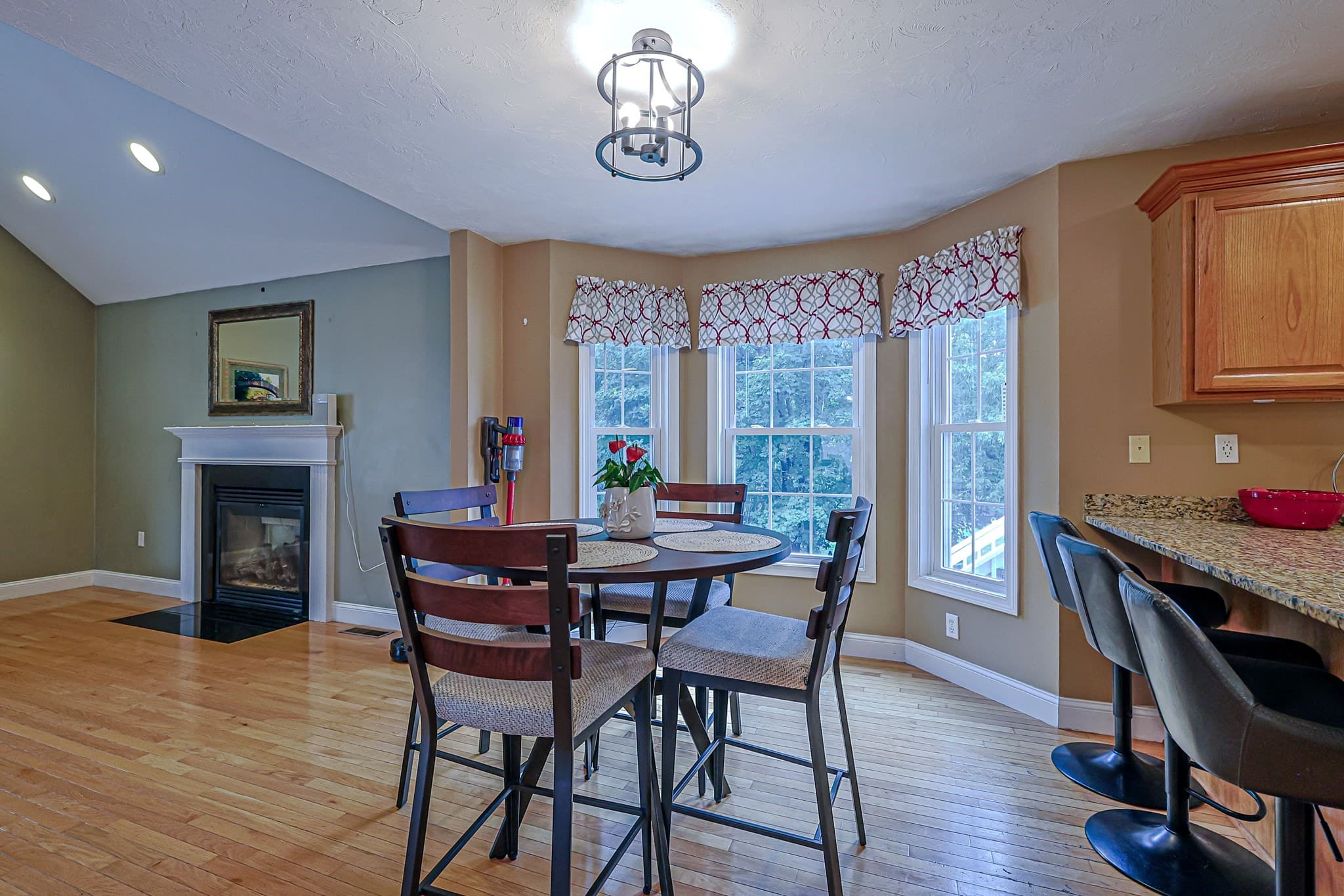 Single Family Residence at 91 Edgewood Ave, Haverhill MA 01832, Haverhill, photo 9 of 35
