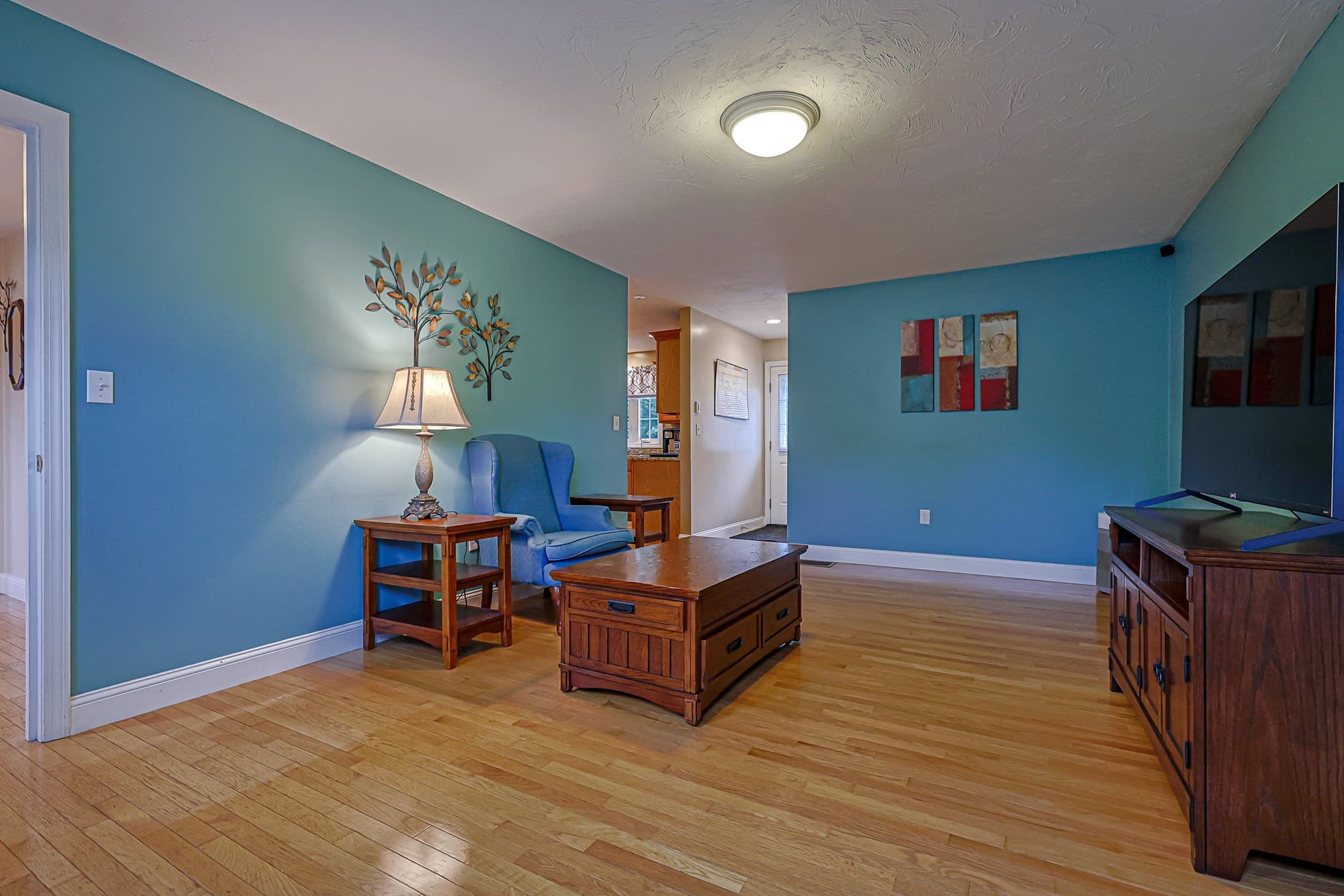 Single Family Residence at 91 Edgewood Ave, Haverhill MA 01832, Haverhill, photo 4 of 35