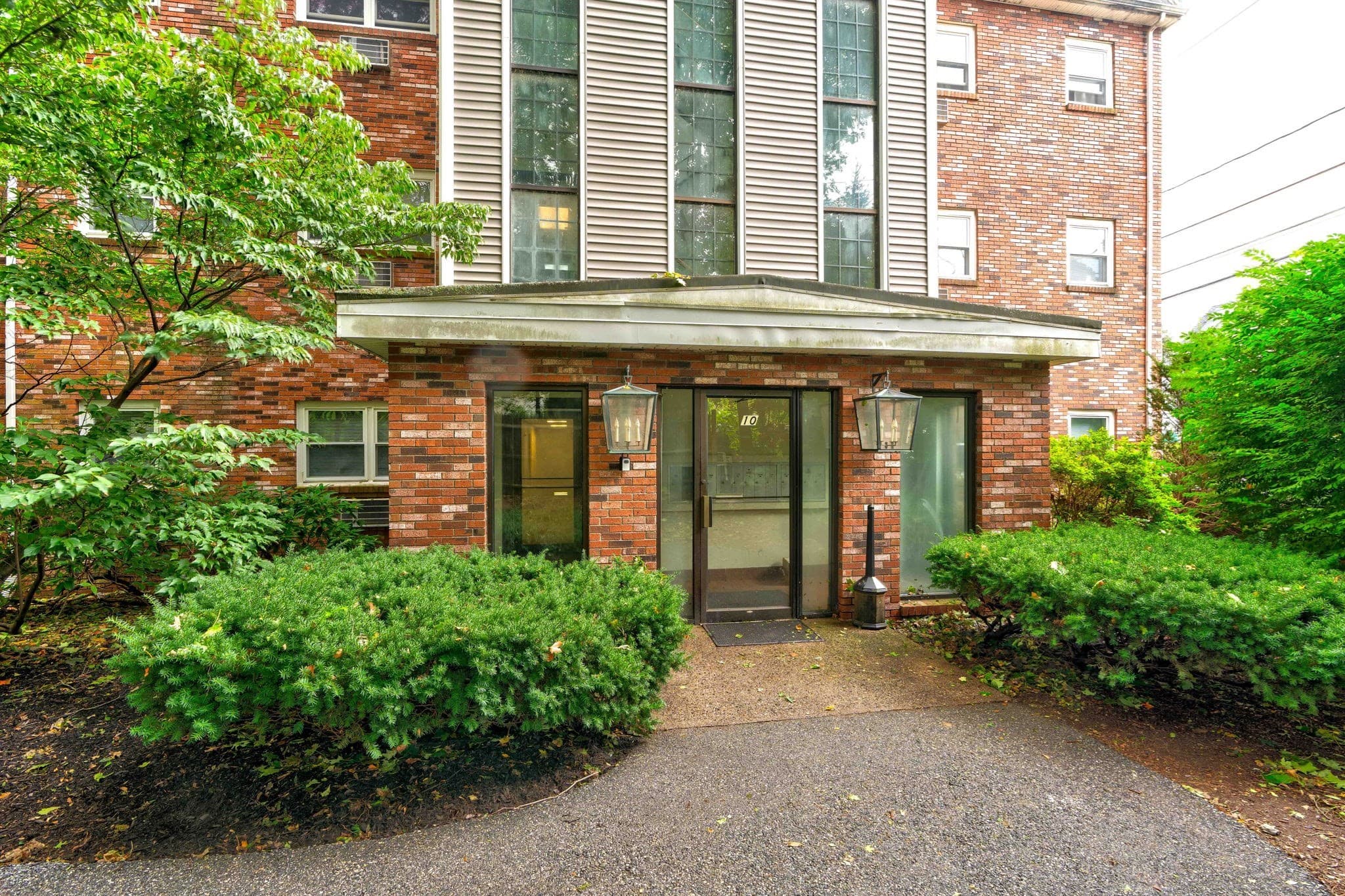 10 Beacon St # 103, Woburn MA 01801