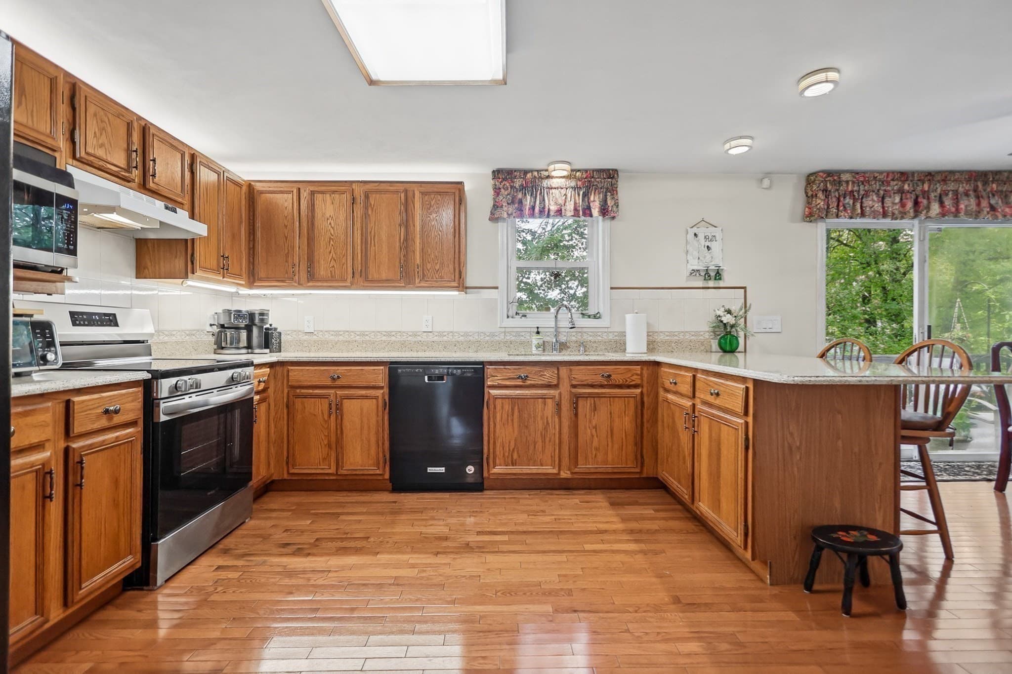 Single Family Residence at 23 Almeda Street, Haverhill MA 01830, Haverhill, photo 9 of 42