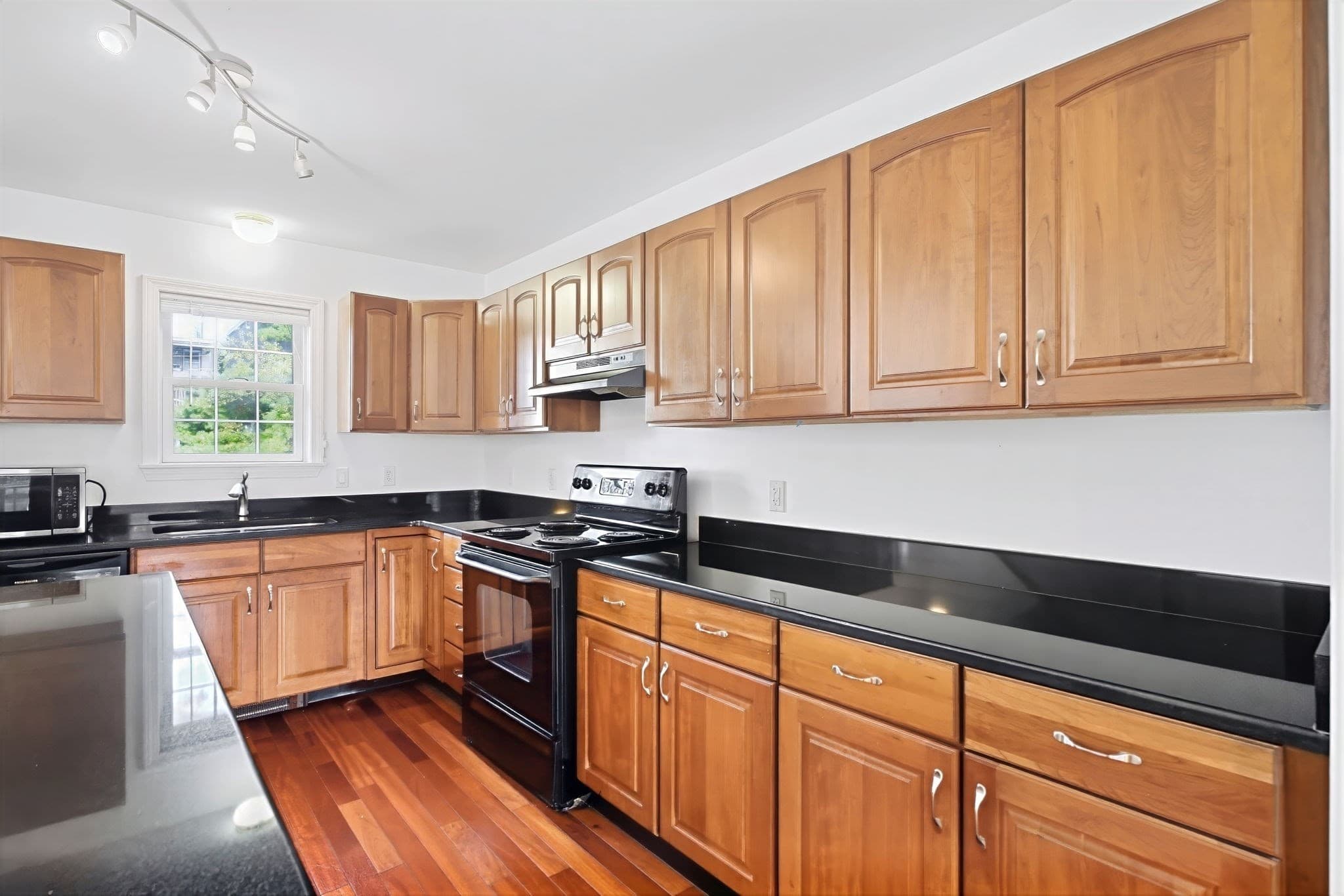 Single Family Residence at 174 Everett St, Boston MA 02128, Boston, photo 5 of 22