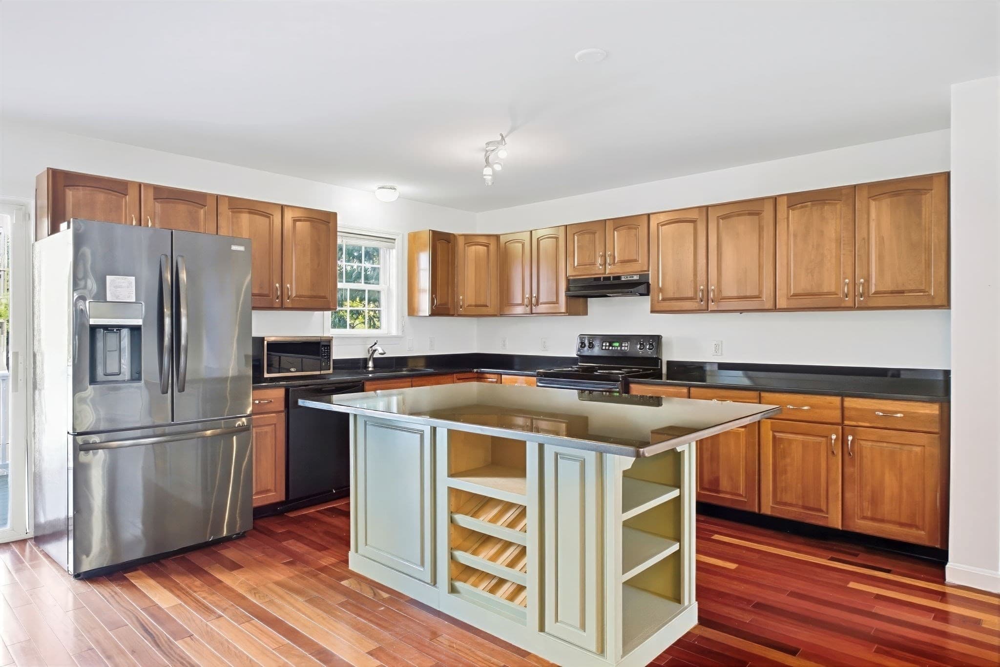 Single Family Residence at 174 Everett St, Boston MA 02128, Boston, photo 4 of 22