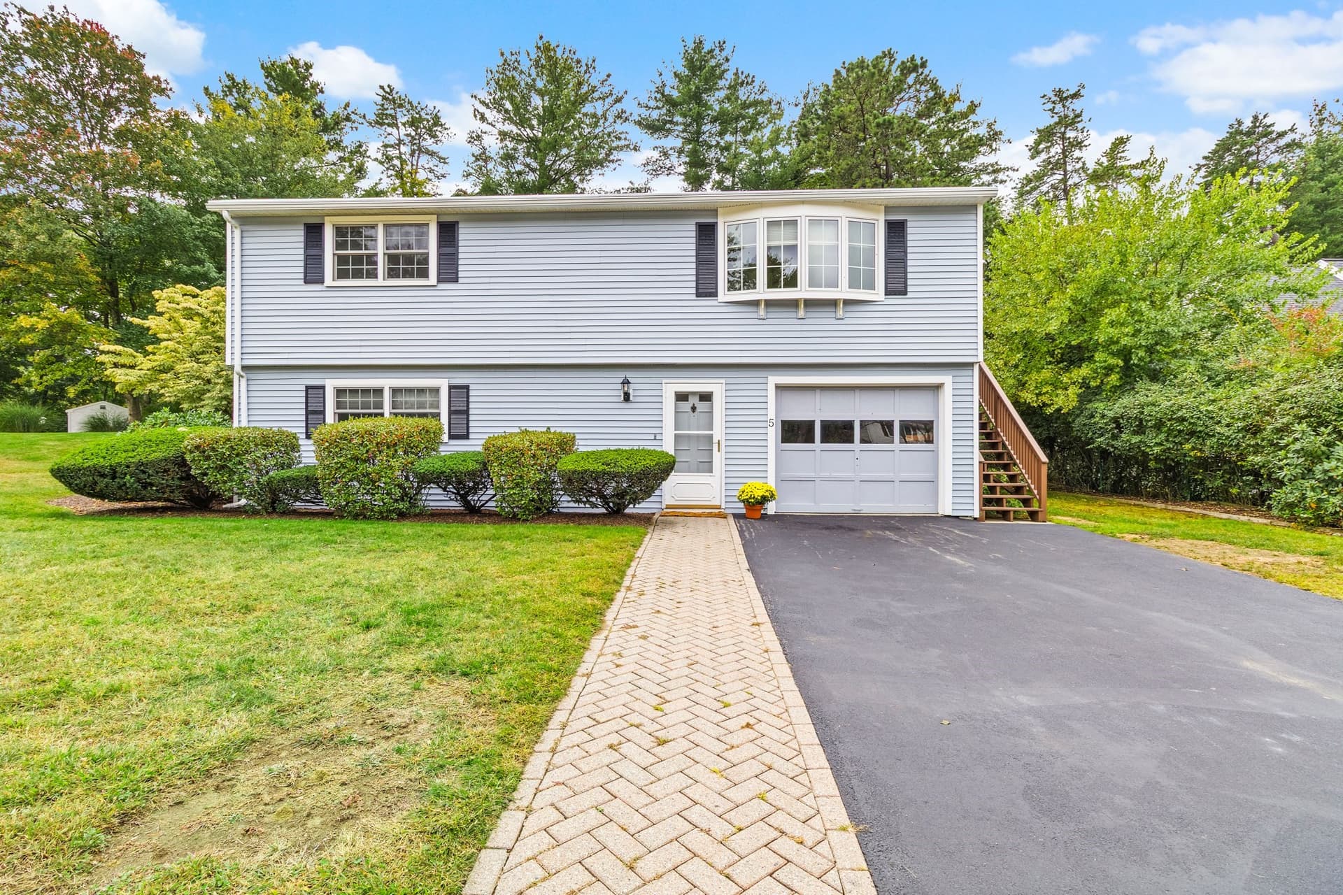 5 Memorial Dr, Northborough MA 01532