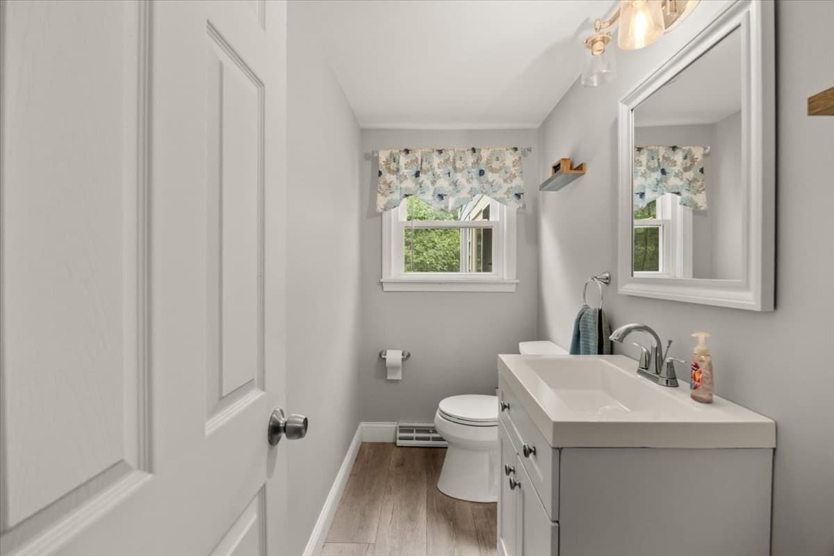 Single Family Residence at 211 Cross St, Hanson MA 02341, Hanson, photo 13 of 32