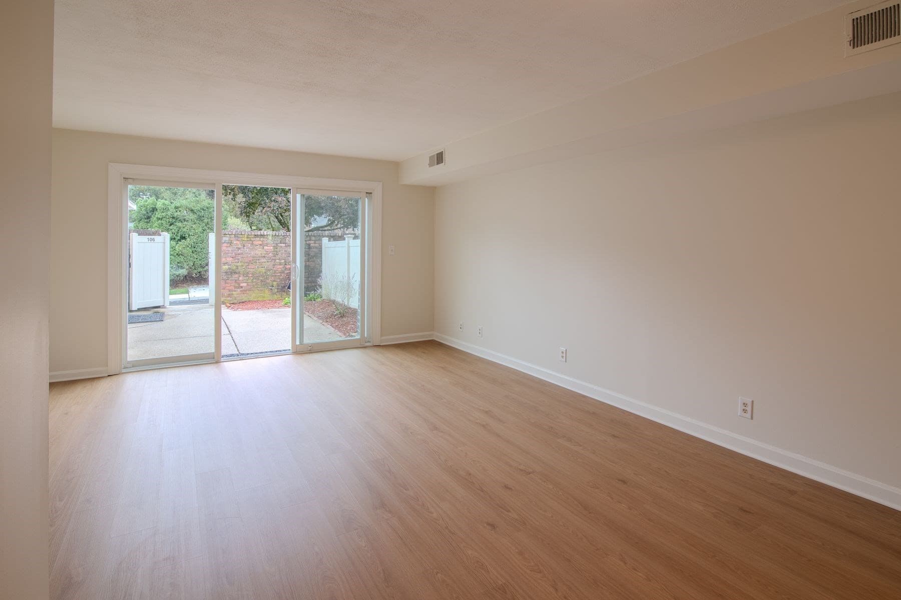Condominium at 106 Windsor Drive # 106, Framingham MA 01701, Framingham, photo 14 of 22