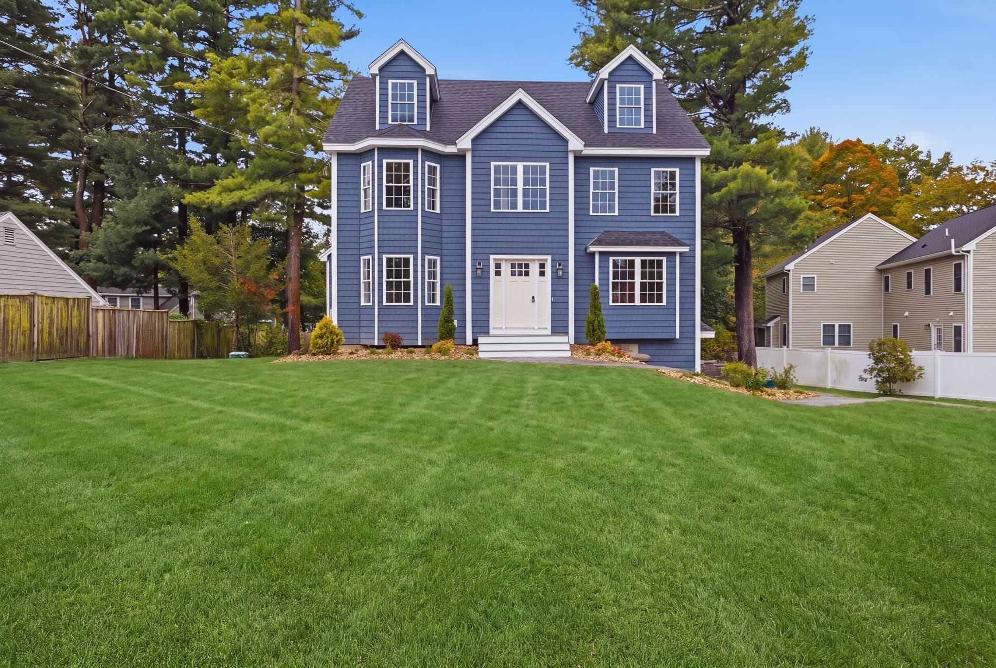 Single Family Residence at 11 Hutchins Circle, Lynnfield MA 01940, Lynnfield, photo 2 of 32