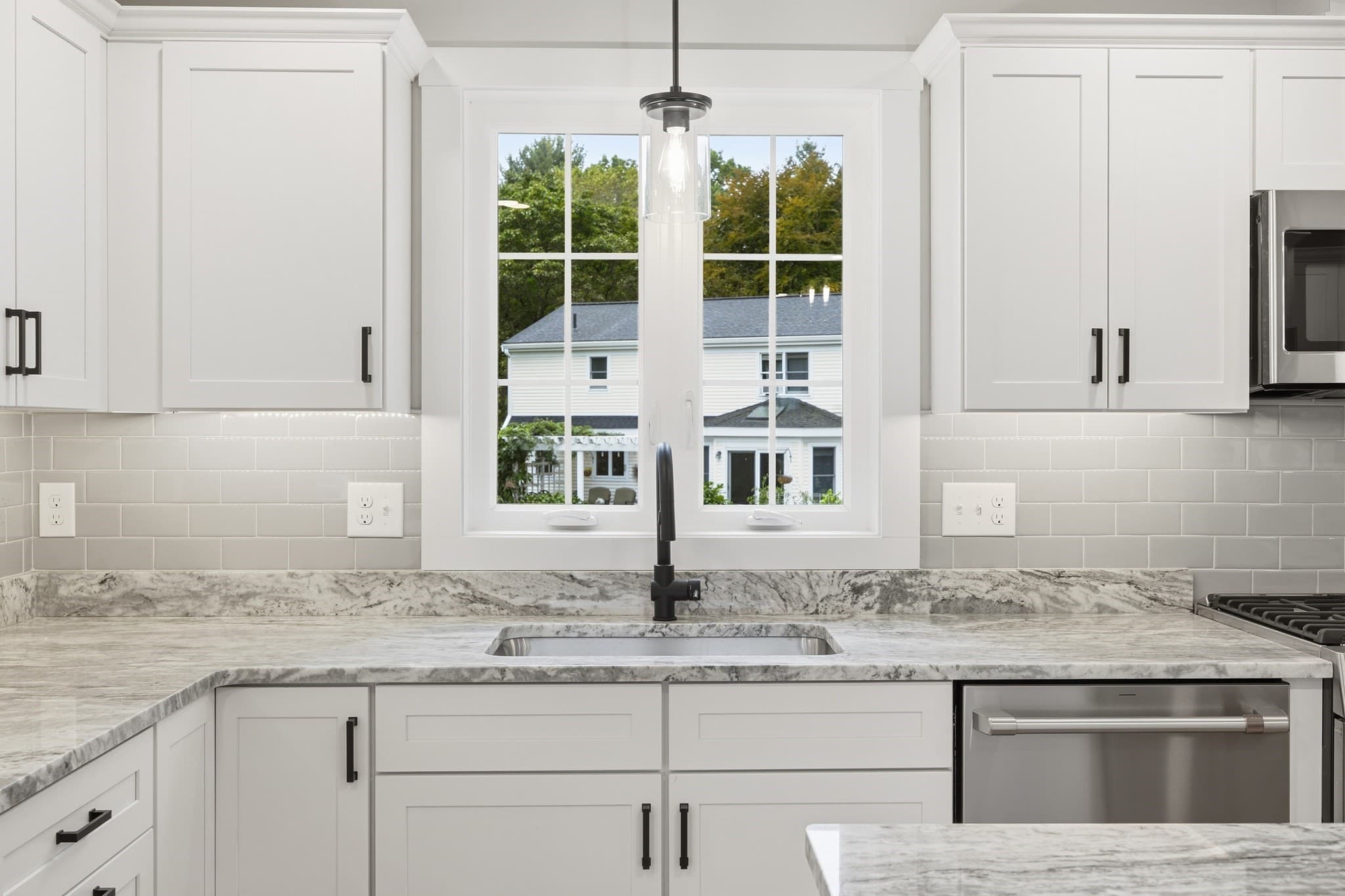 Single Family Residence at 11 Hutchins Circle, Lynnfield MA 01940, Lynnfield, photo 14 of 32