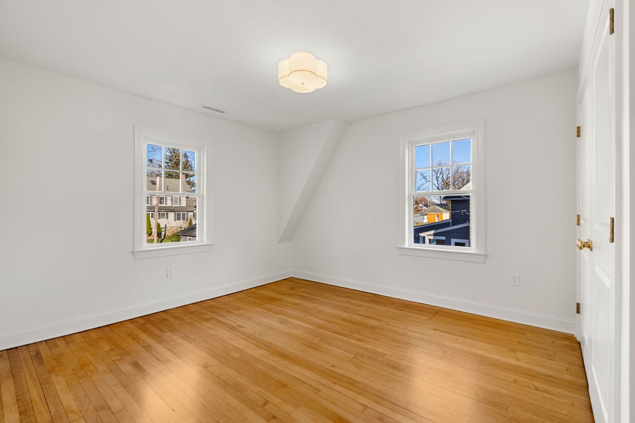 Single Family Residence at 72 Berwick St, Worcester MA 01602, Worcester, photo 6 of 42