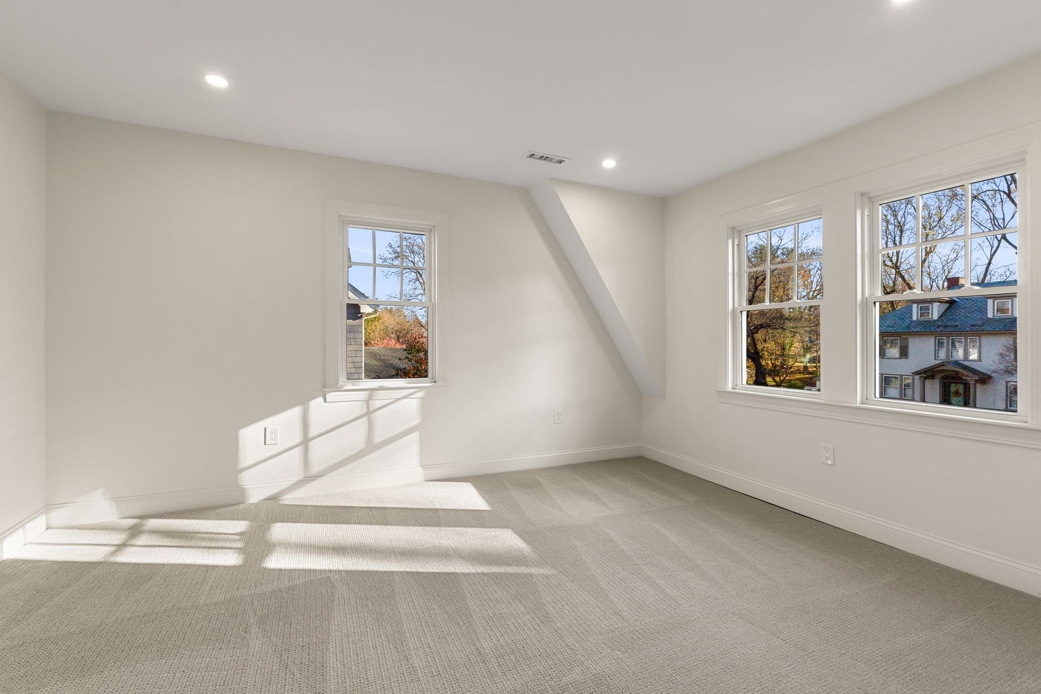 Single Family Residence at 72 Berwick St, Worcester MA 01602, Worcester, photo 13 of 42