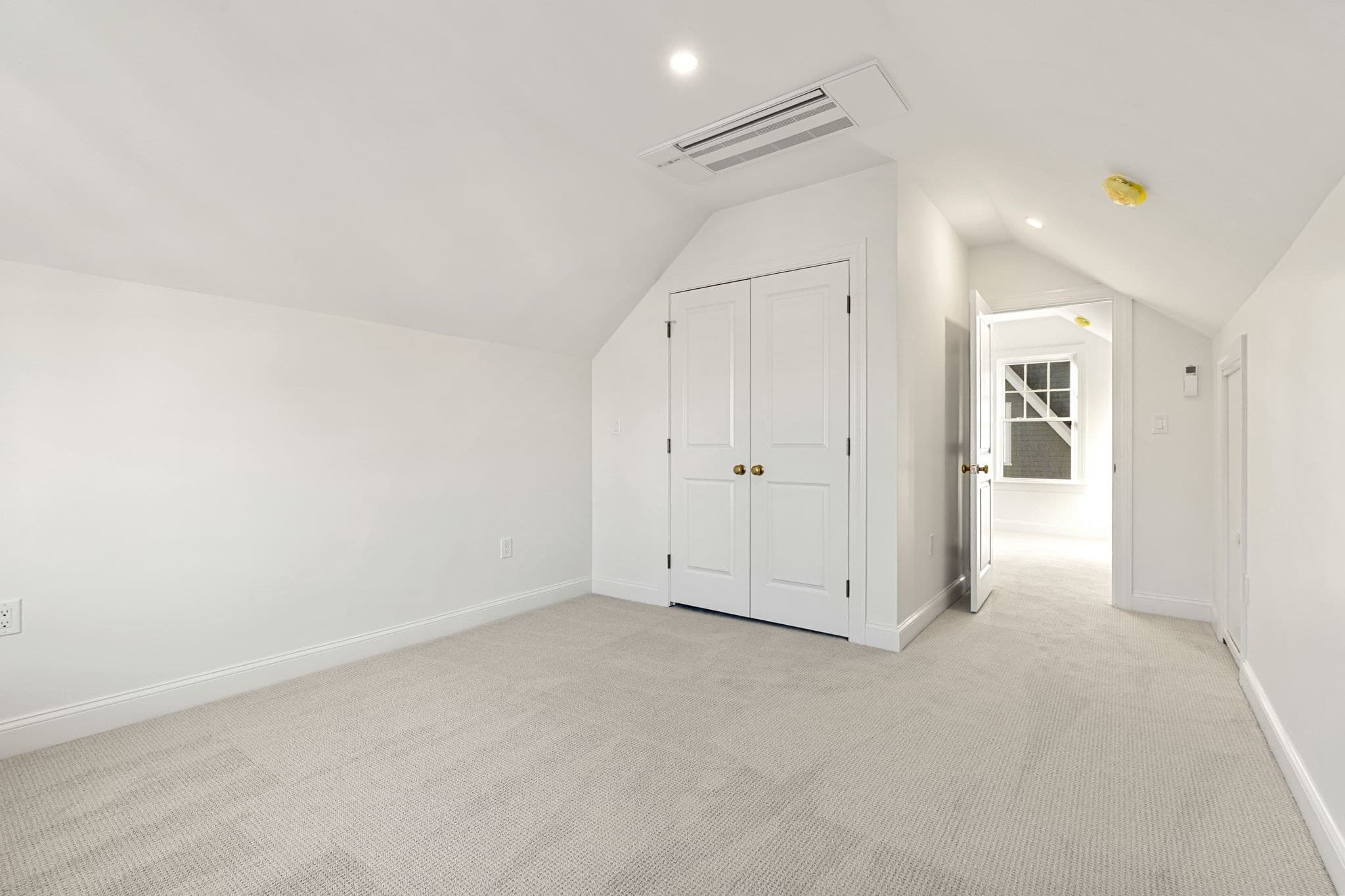 Single Family Residence at 72 Berwick St, Worcester MA 01602, Worcester, photo 17 of 42