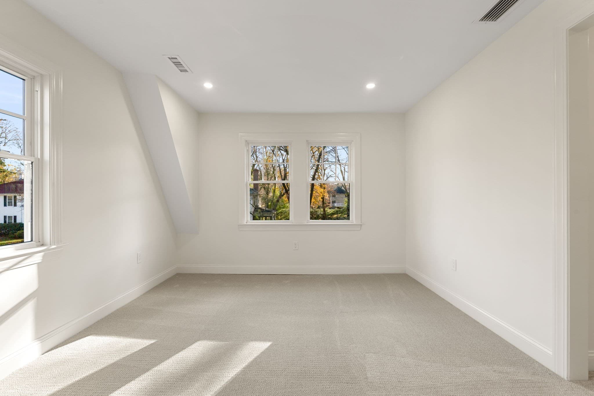Single Family Residence at 72 Berwick St, Worcester MA 01602, Worcester, photo 14 of 42