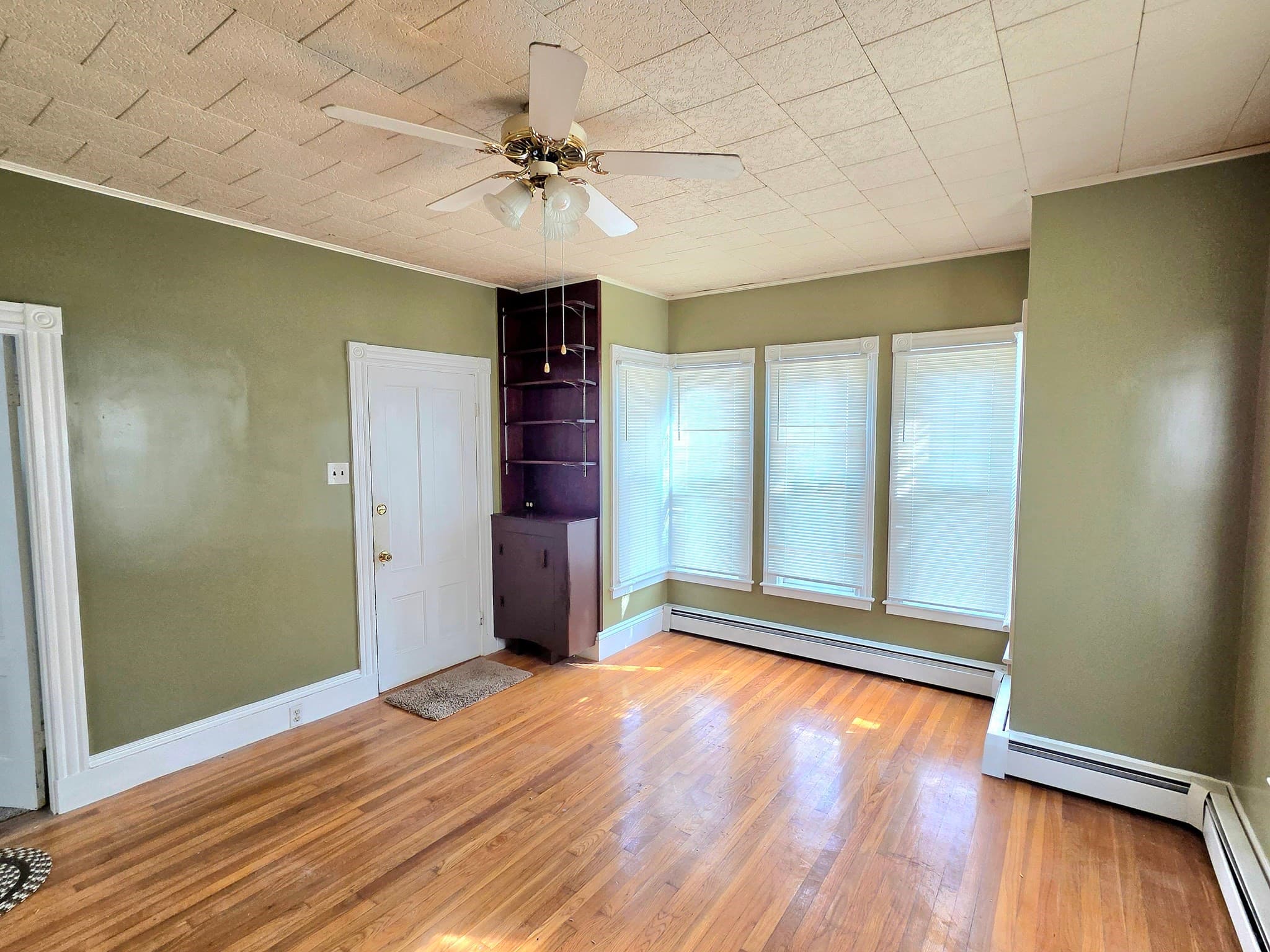 Multi Family at 313 Orchard St, New Bedford MA 02740, New Bedford, photo 2 of 17