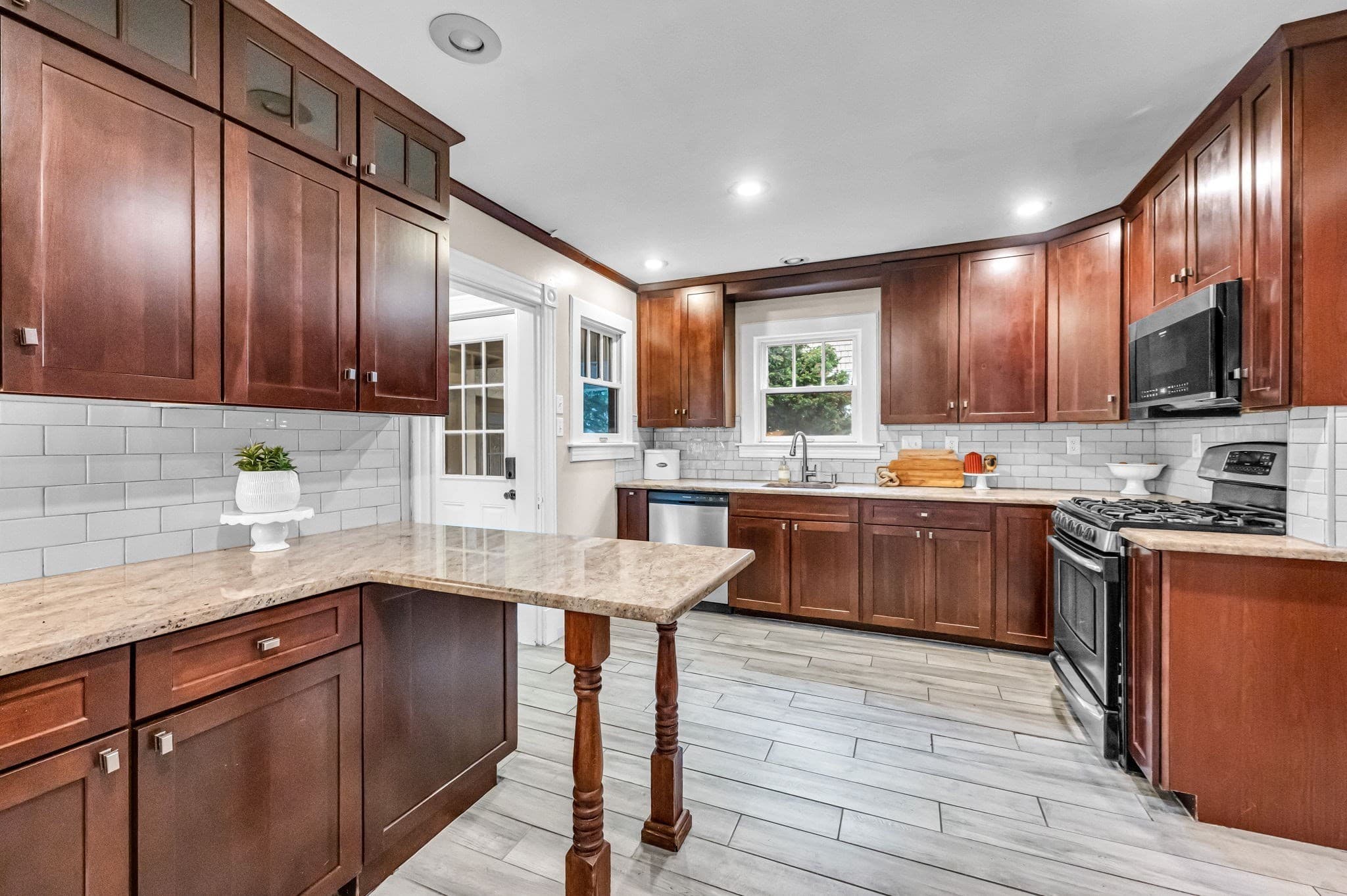 Single Family Residence at 22 S Park Ave, Longmeadow MA 01106, Longmeadow, photo 9 of 42