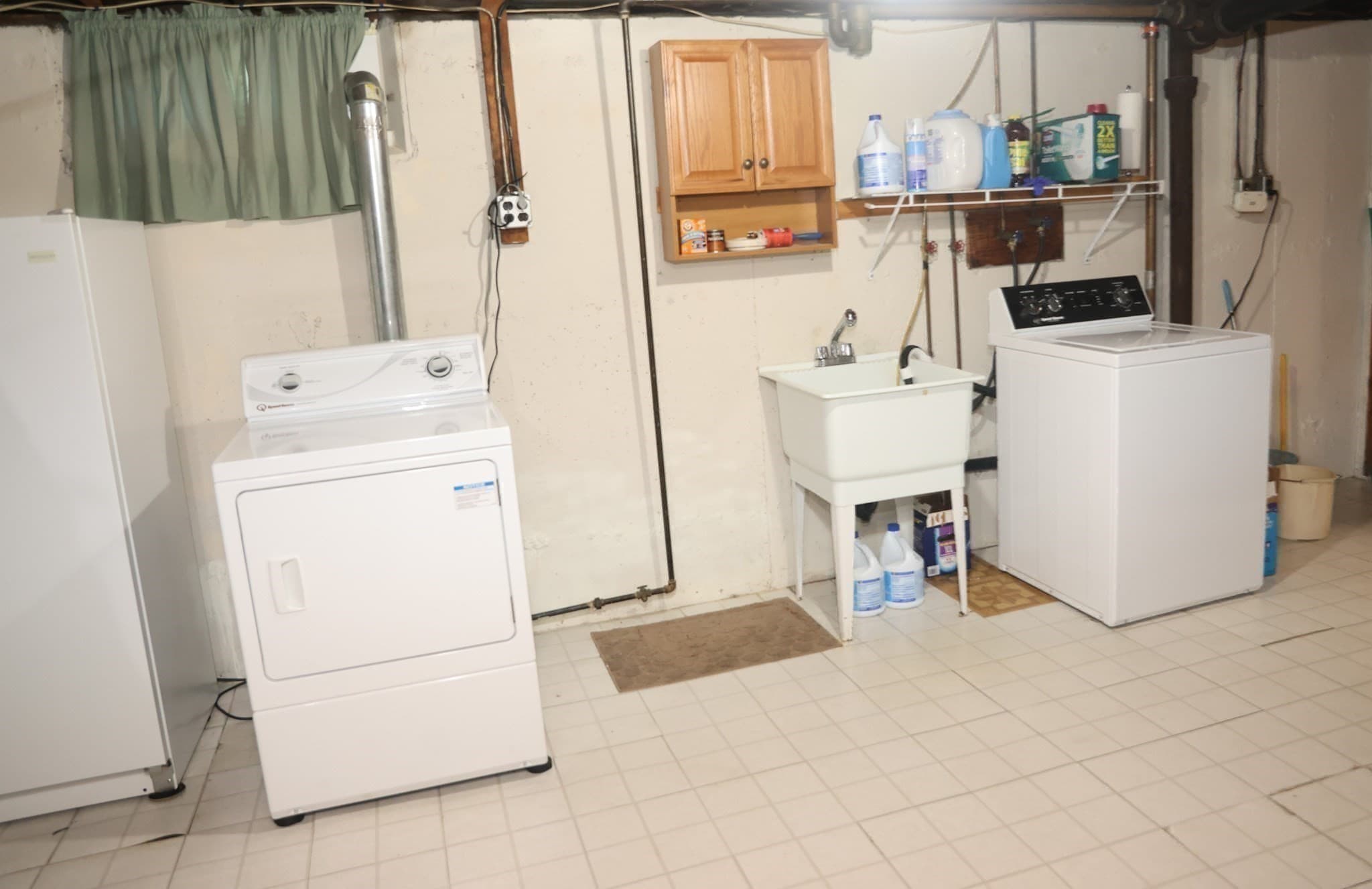 Single Family Residence at 106 N Brook Rd, Springfield MA 01119, Springfield, photo 27 of 37