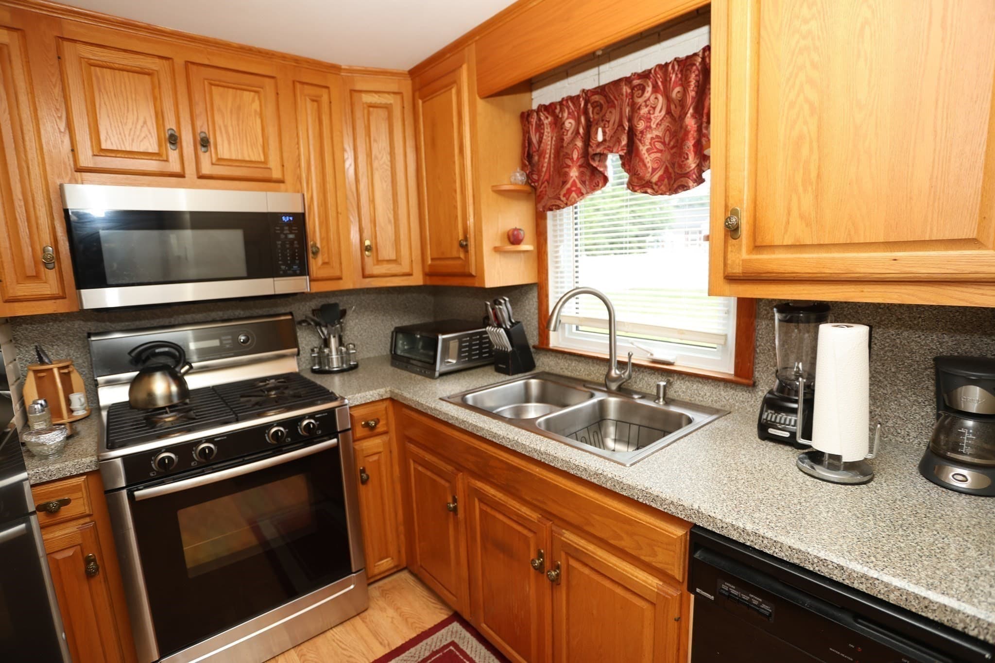 Single Family Residence at 106 N Brook Rd, Springfield MA 01119, Springfield, photo 12 of 37
