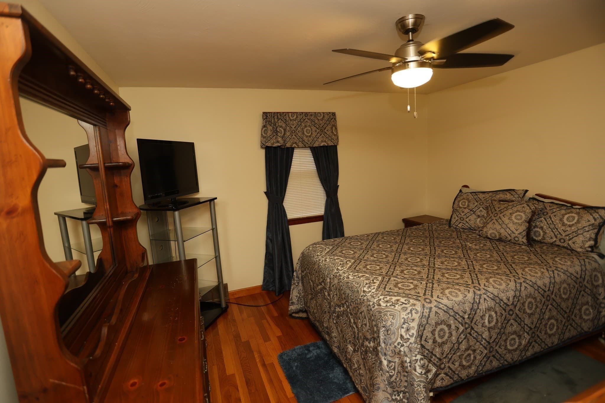 Single Family Residence at 106 N Brook Rd, Springfield MA 01119, Springfield, photo 7 of 37