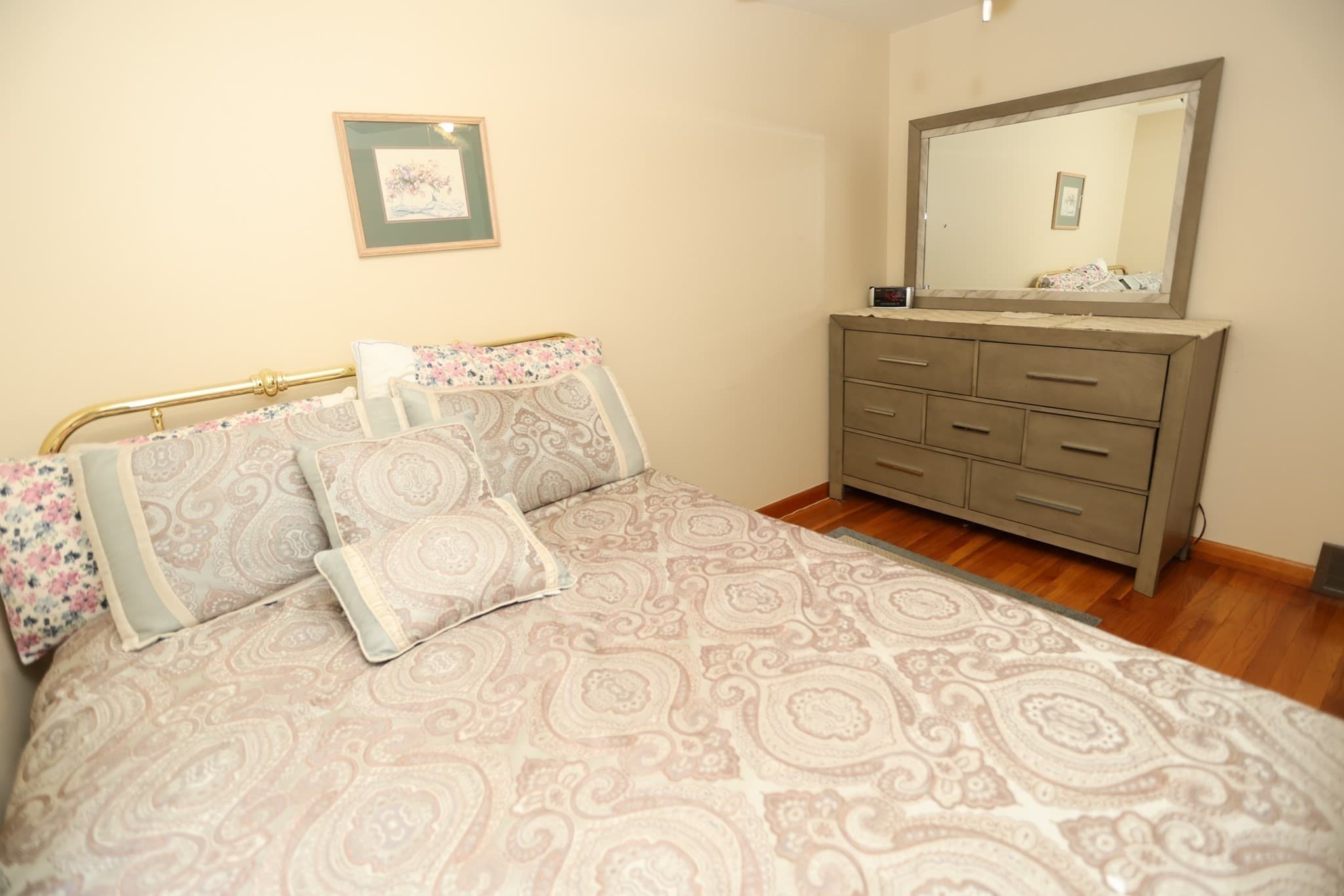 Single Family Residence at 106 N Brook Rd, Springfield MA 01119, Springfield, photo 3 of 37