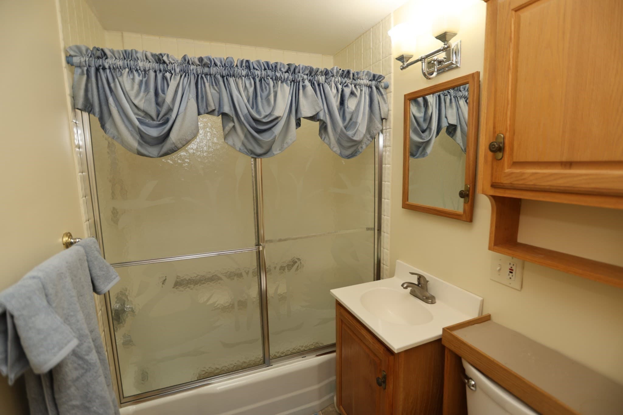 Single Family Residence at 106 N Brook Rd, Springfield MA 01119, Springfield, photo 10 of 37
