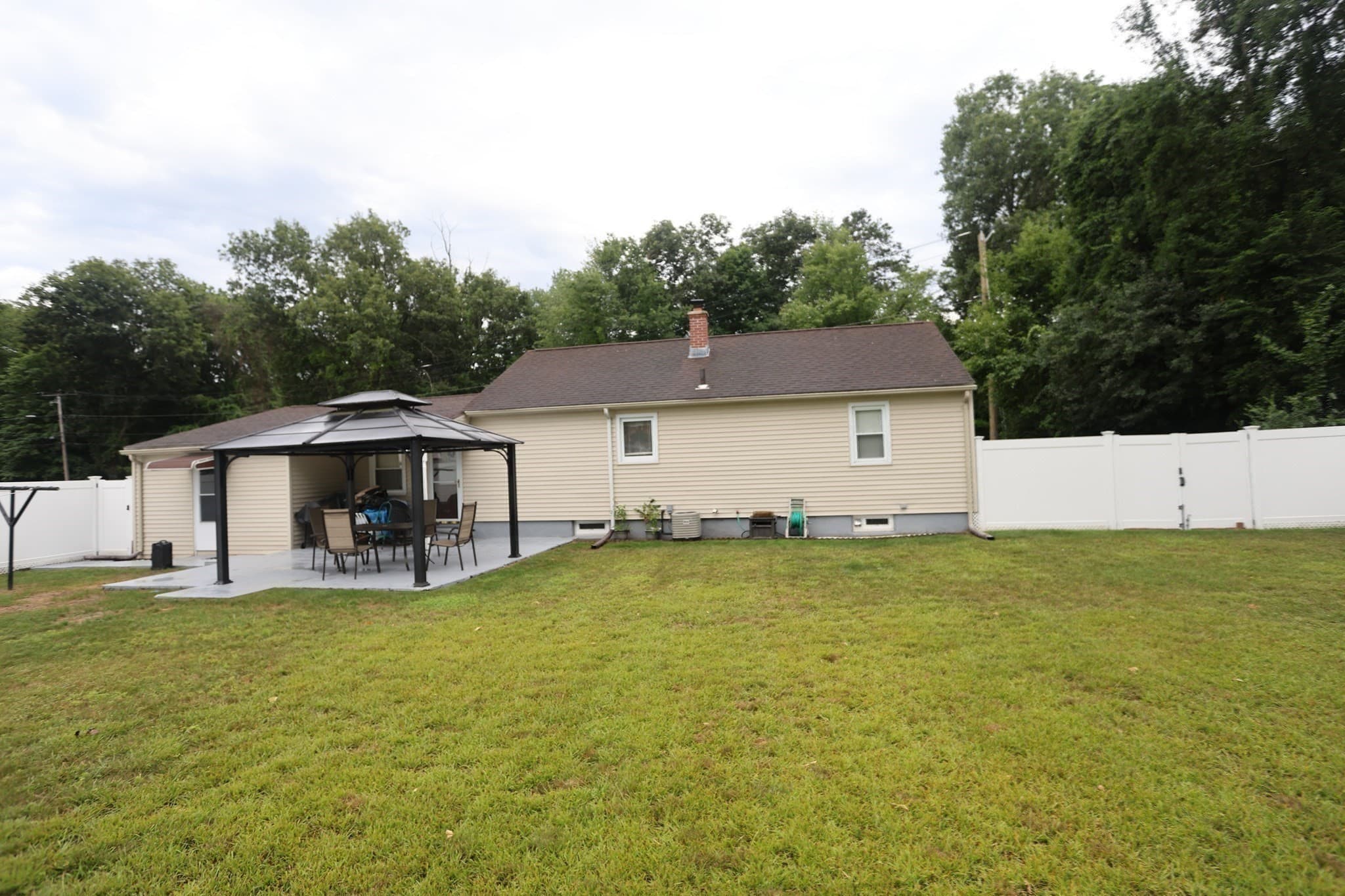 Single Family Residence at 106 N Brook Rd, Springfield MA 01119, Springfield, photo 35 of 37