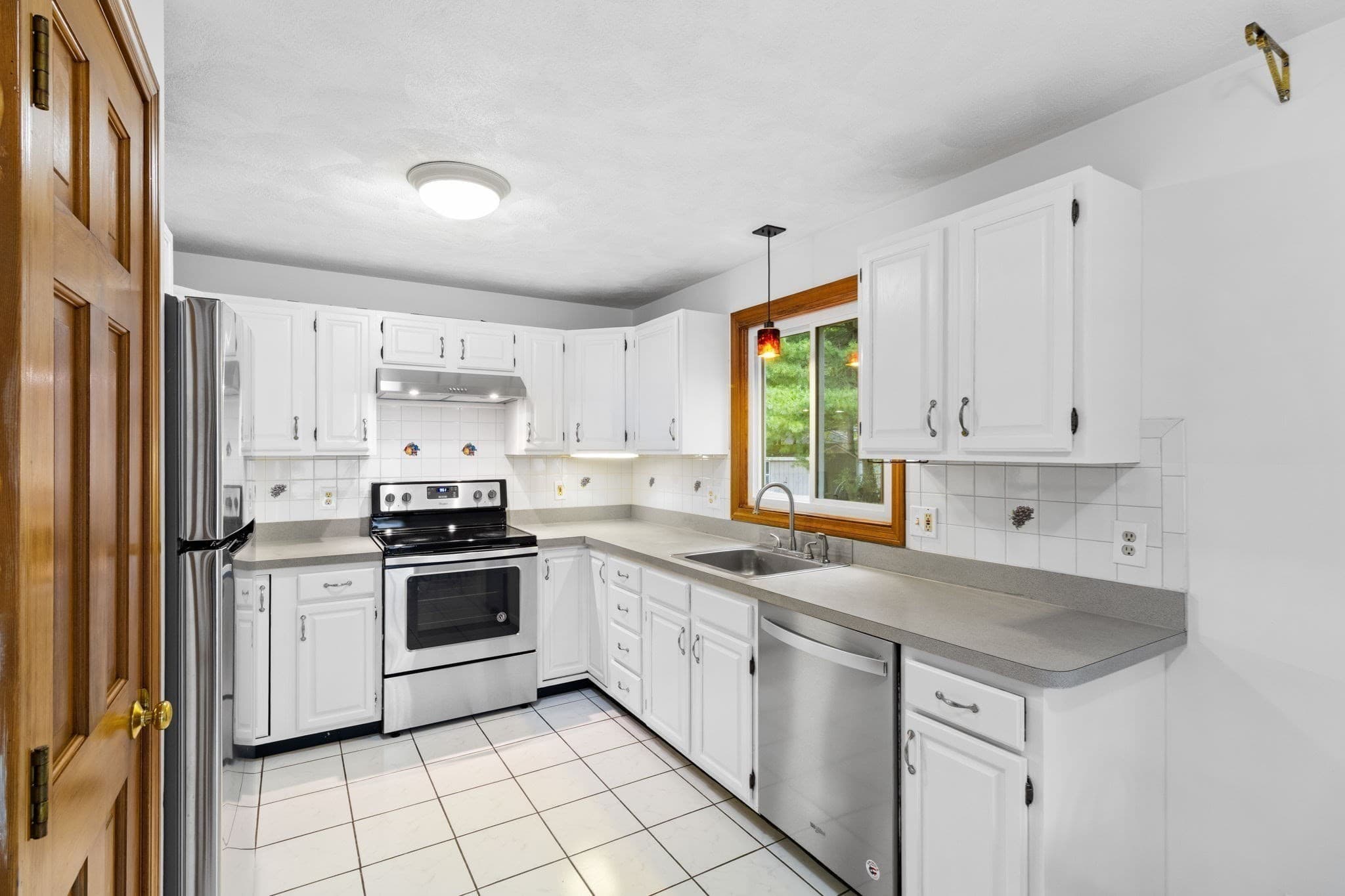 Single Family Residence at 2701 Pouliot Pl, Wilmington MA 01887, Wilmington, photo 6 of 16