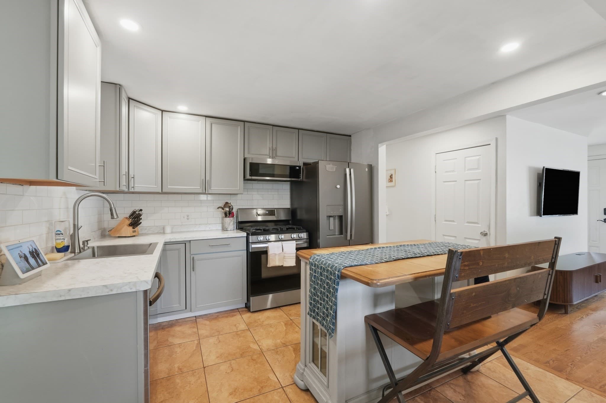 Single Family Residence at 3 Carol Lane, Medway MA 02053, Medway, photo 8 of 37