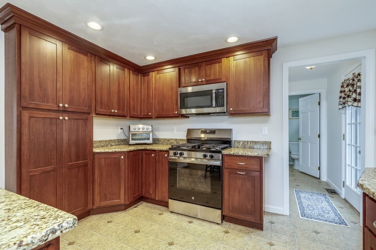 Single Family Residence at 6 Arbor Glen Ln, Methuen MA 01844, Methuen, photo 13 of 36