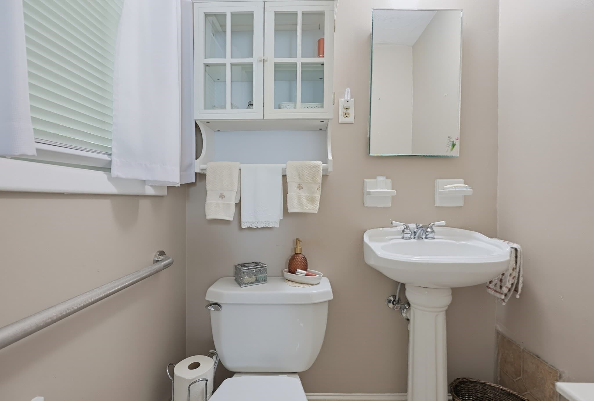 Single Family Residence at 20 Corrine Dr, Framingham MA 01701, Framingham, photo 21 of 35