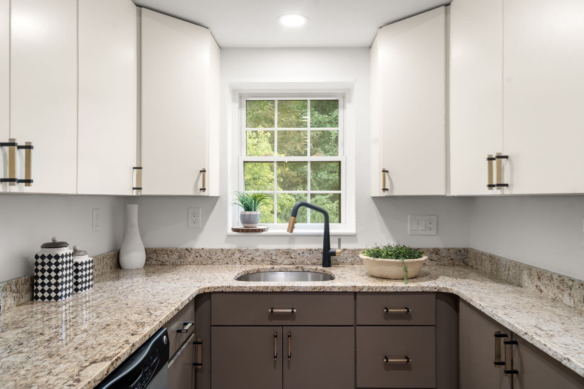Condominium at 116 Lake Shore # 3, Boston MA 02135, Boston, photo 13 of 25