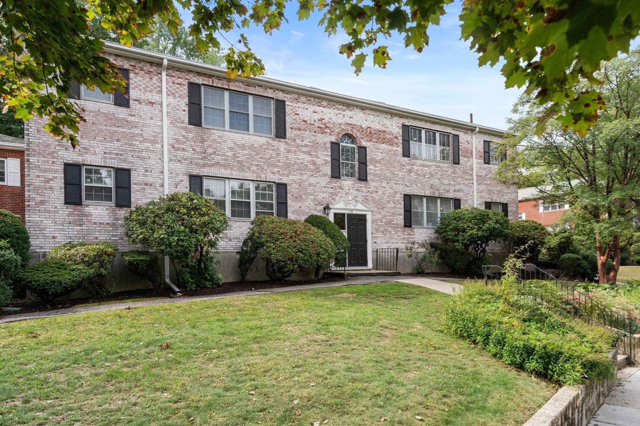 Condominium at 116 Lake Shore # 3, Boston MA 02135, Boston, photo 3 of 25