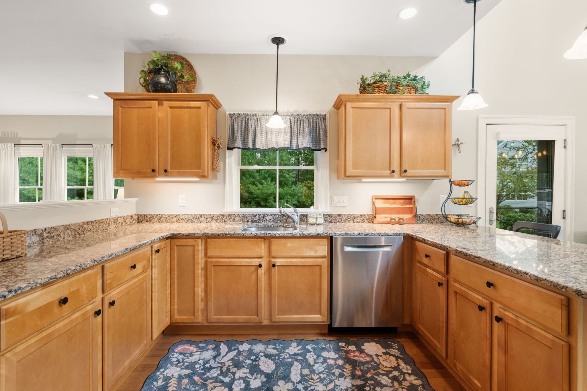 Condominium at 39 Hathaway Pond Cir # 39, Rochester MA 02770, Rochester, photo 6 of 42