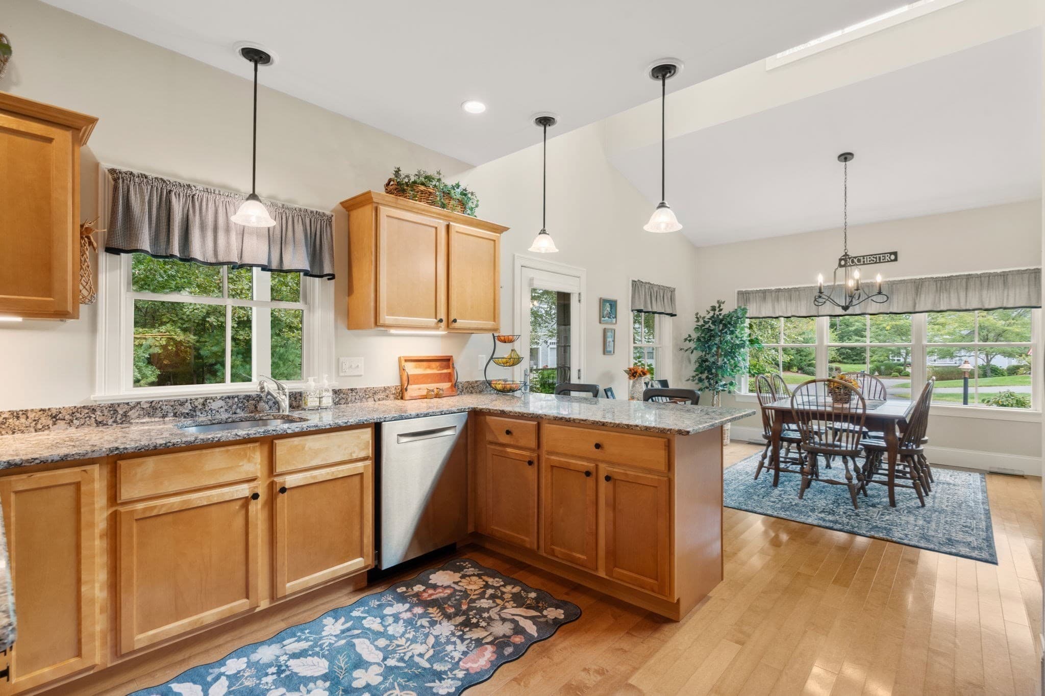 Condominium at 39 Hathaway Pond Cir # 39, Rochester MA 02770, Rochester, photo 7 of 42