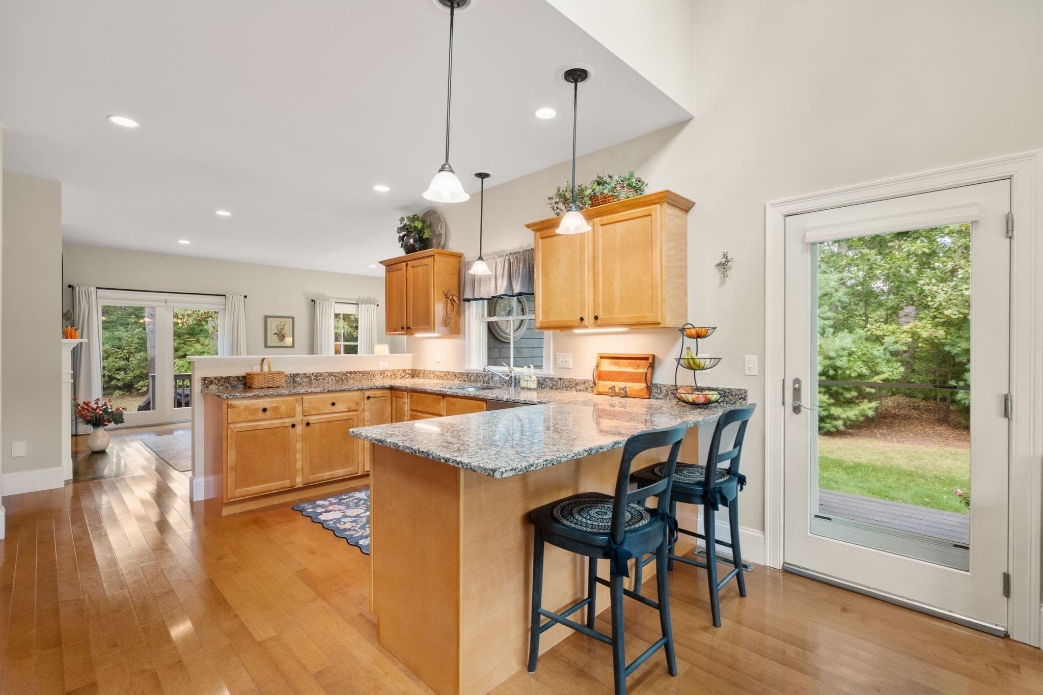 Condominium at 39 Hathaway Pond Cir # 39, Rochester MA 02770, Rochester, photo 3 of 42