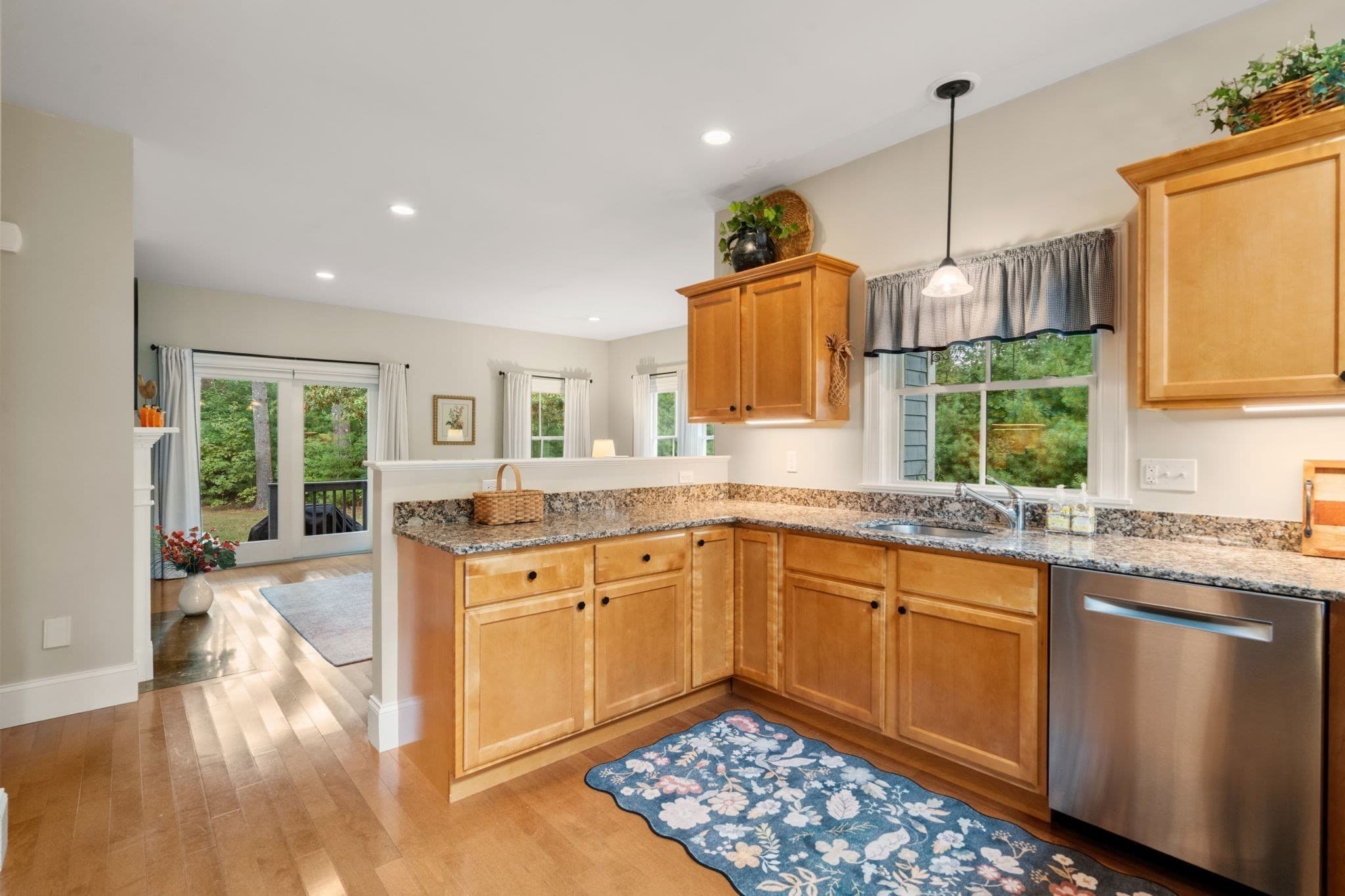 Condominium at 39 Hathaway Pond Cir # 39, Rochester MA 02770, Rochester, photo 5 of 42