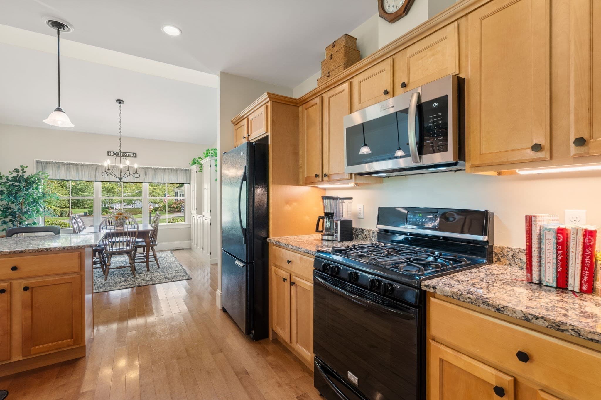 Condominium at 39 Hathaway Pond Cir # 39, Rochester MA 02770, Rochester, photo 8 of 42