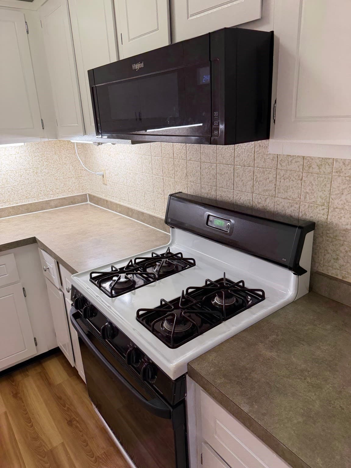 Condominium at 81 High St # 4, Amesbury MA 01913, Amesbury, photo 6 of 24