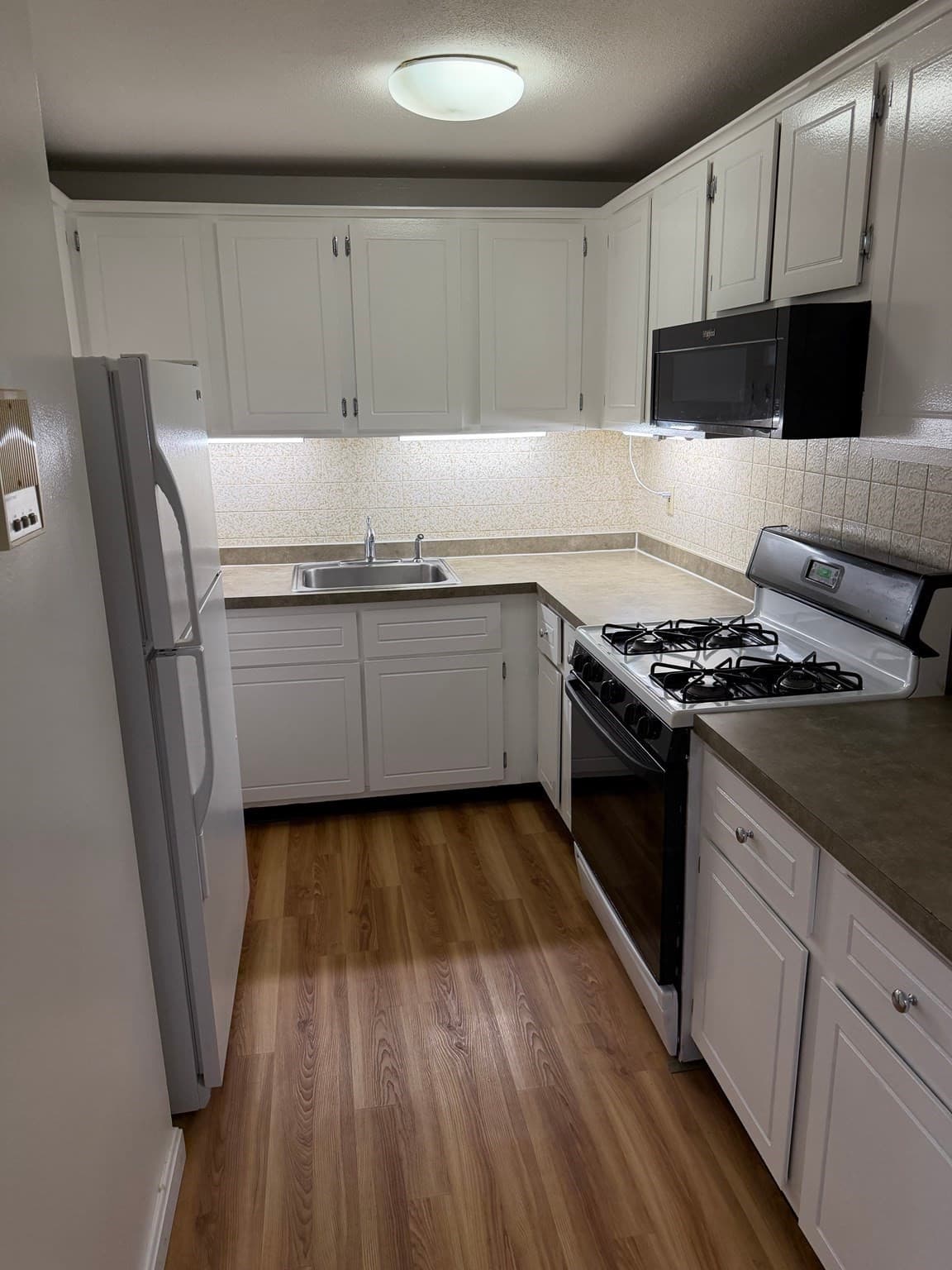 Condominium at 81 High St # 4, Amesbury MA 01913, Amesbury, photo 7 of 24