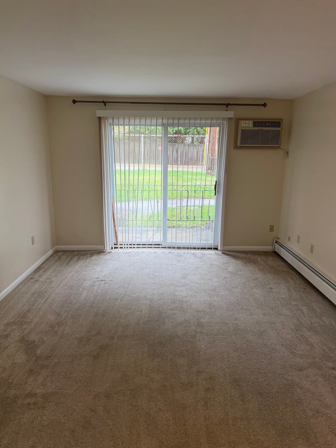 Condominium at 81 High St # 4, Amesbury MA 01913, Amesbury, photo 3 of 24