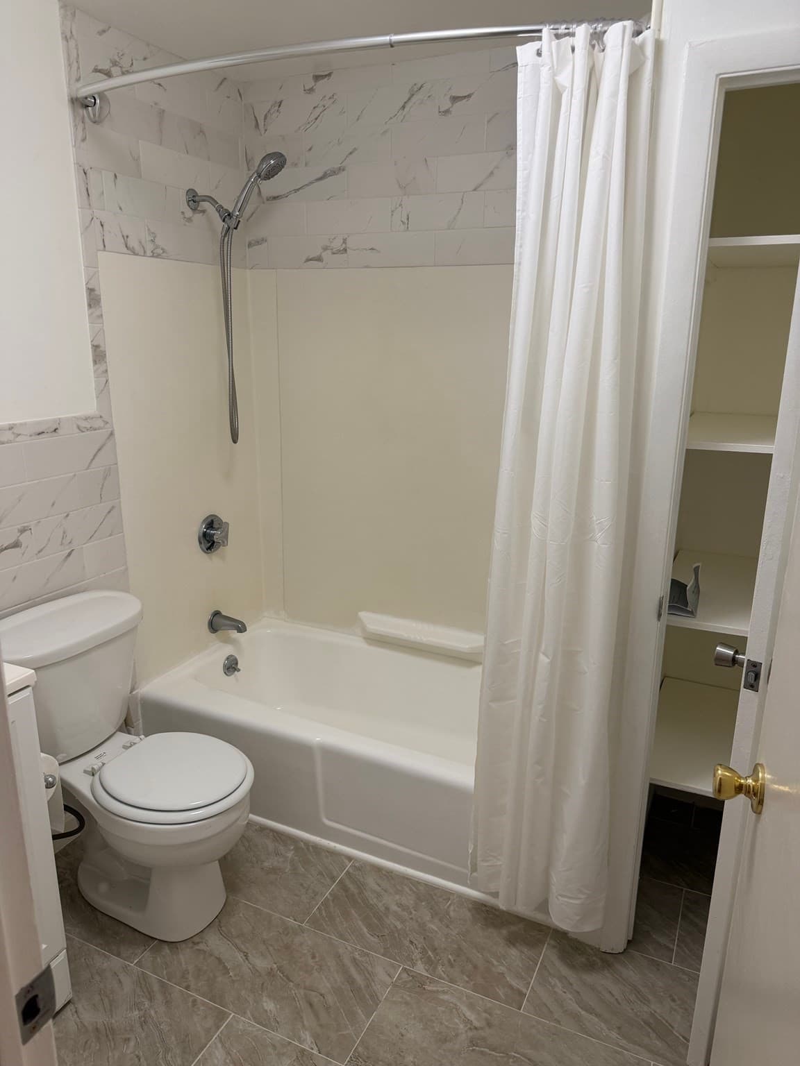 Condominium at 81 High St # 4, Amesbury MA 01913, Amesbury, photo 14 of 24