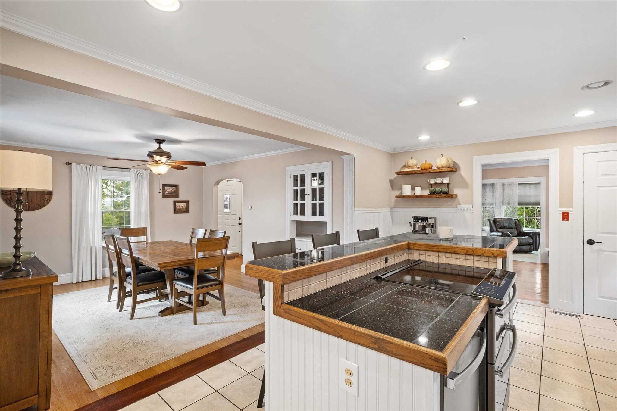 Single Family Residence at 5 Field St, Auburn MA 01501, Auburn, photo 7 of 38