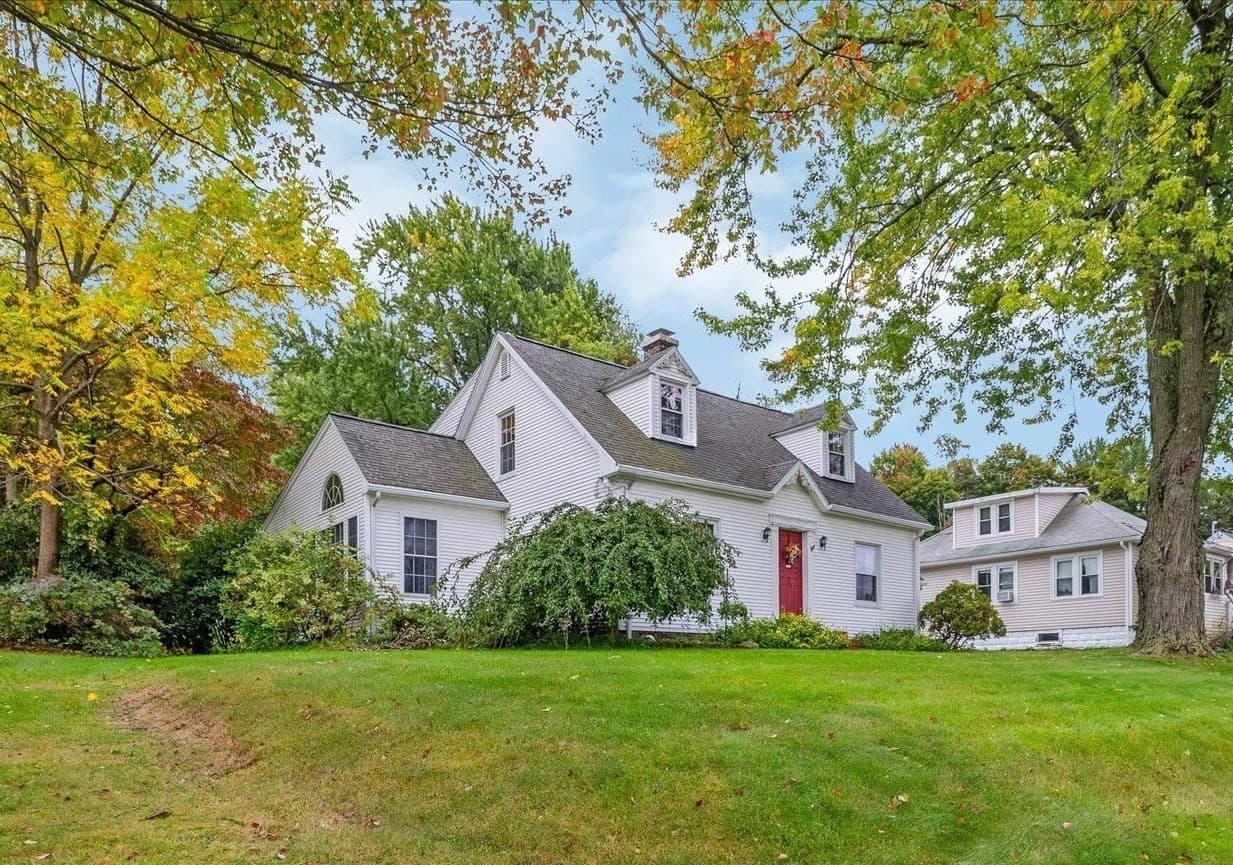 5 Field St, Auburn MA 01501