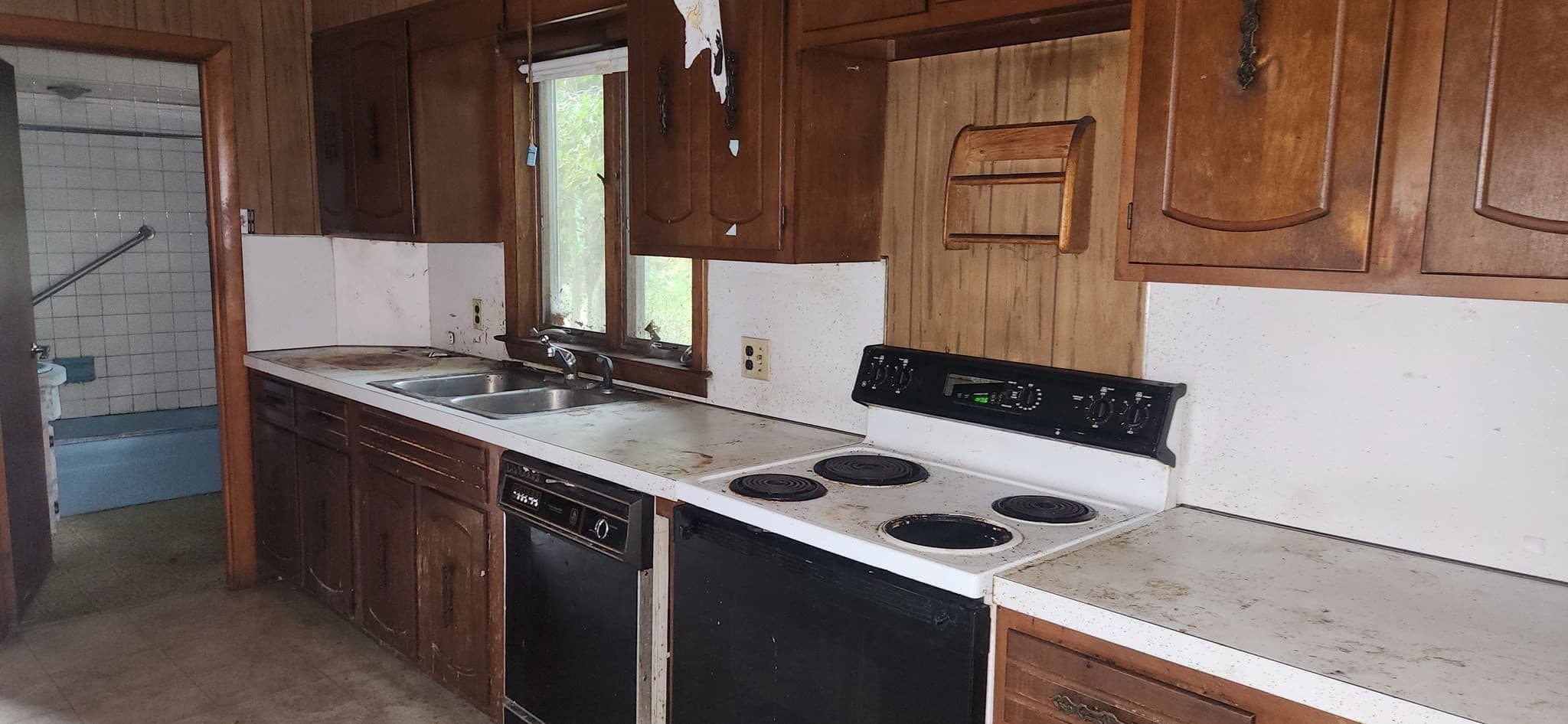 Single Family Residence at 4 Cross St, Grafton MA 01560, Grafton, photo 7 of 18