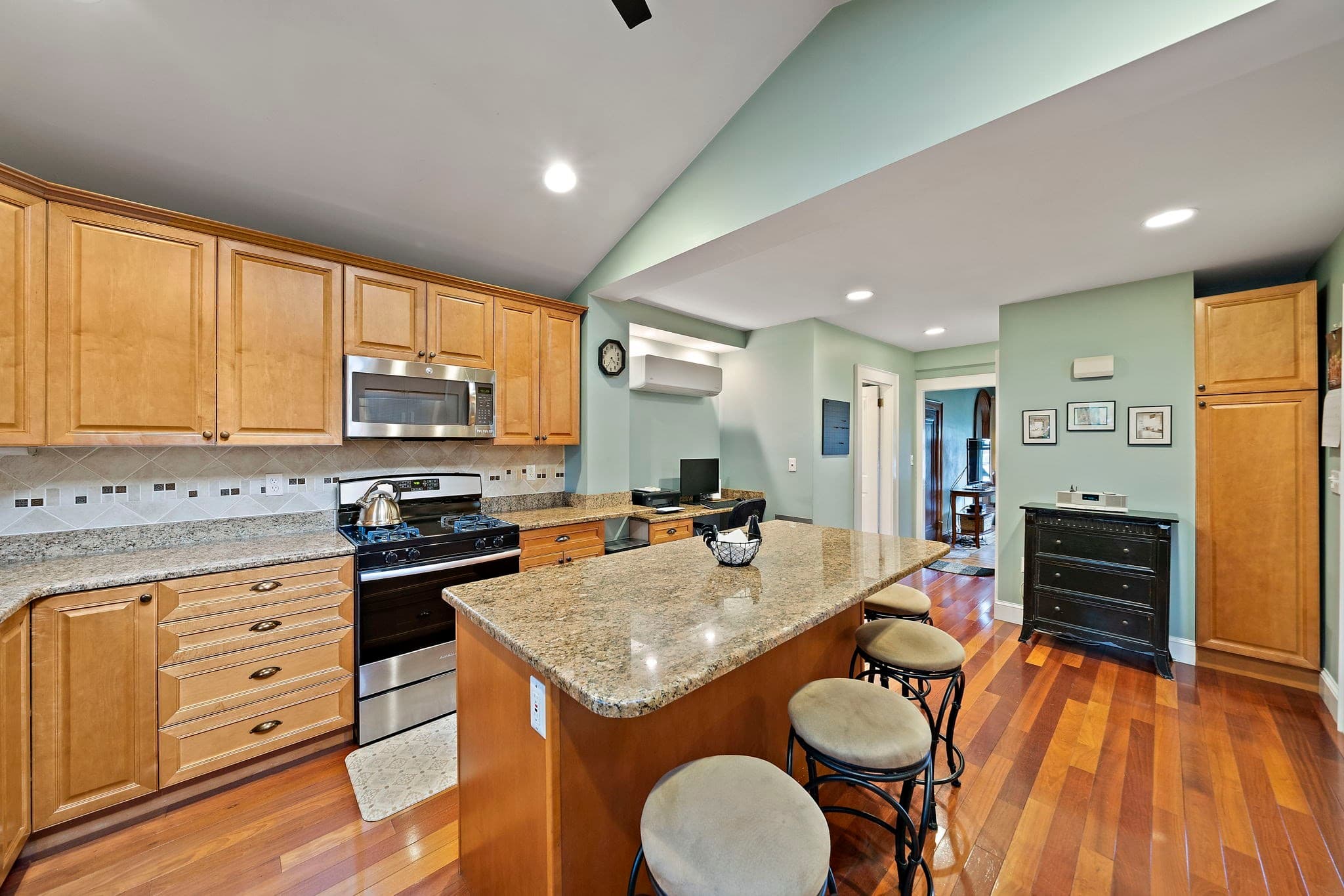 Single Family Residence at 37 Theresa Rd, Quincy MA 02169, Quincy, photo 6 of 38