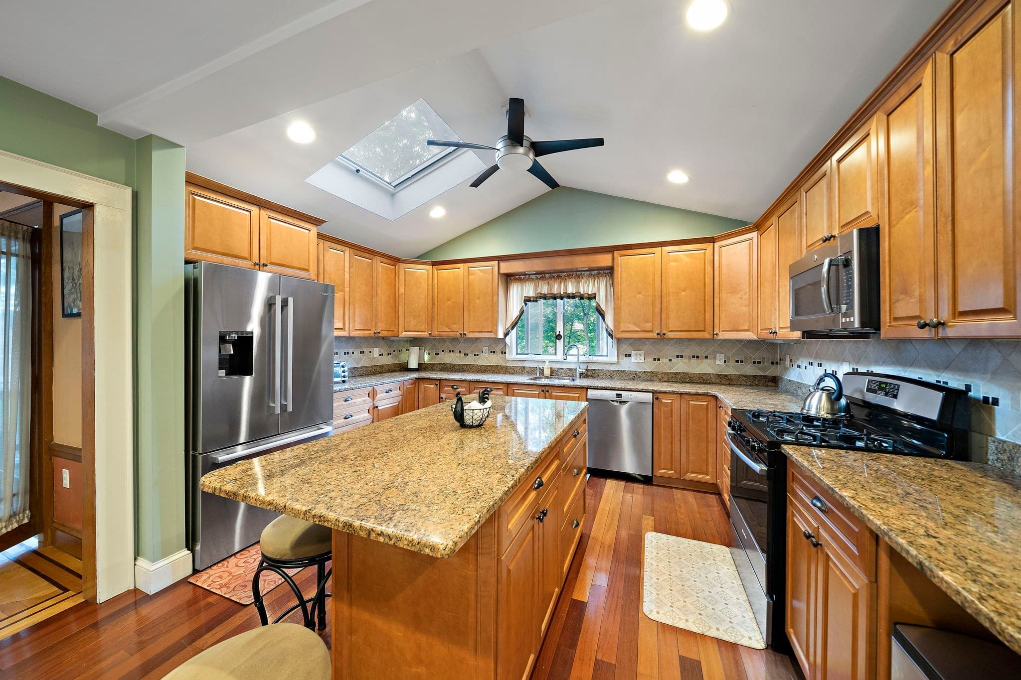 Single Family Residence at 37 Theresa Rd, Quincy MA 02169, Quincy, photo 5 of 38
