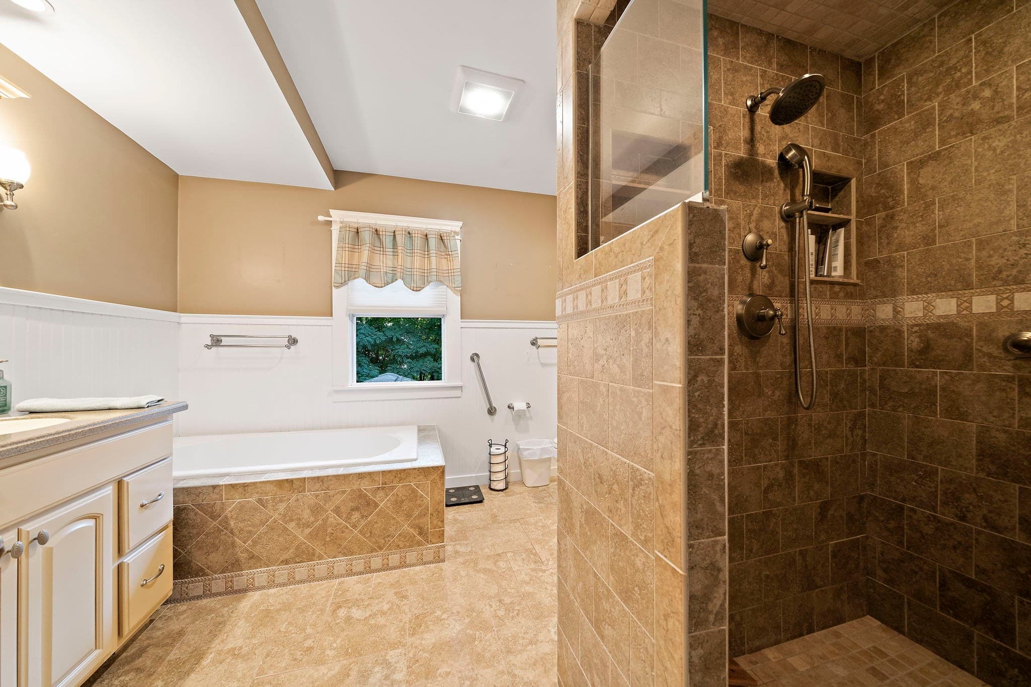 Single Family Residence at 37 Theresa Rd, Quincy MA 02169, Quincy, photo 18 of 38