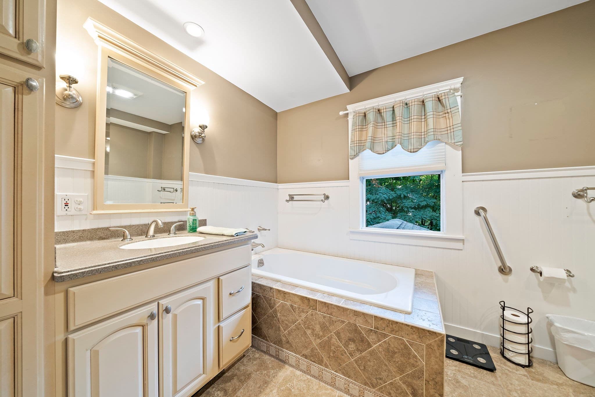Single Family Residence at 37 Theresa Rd, Quincy MA 02169, Quincy, photo 19 of 38