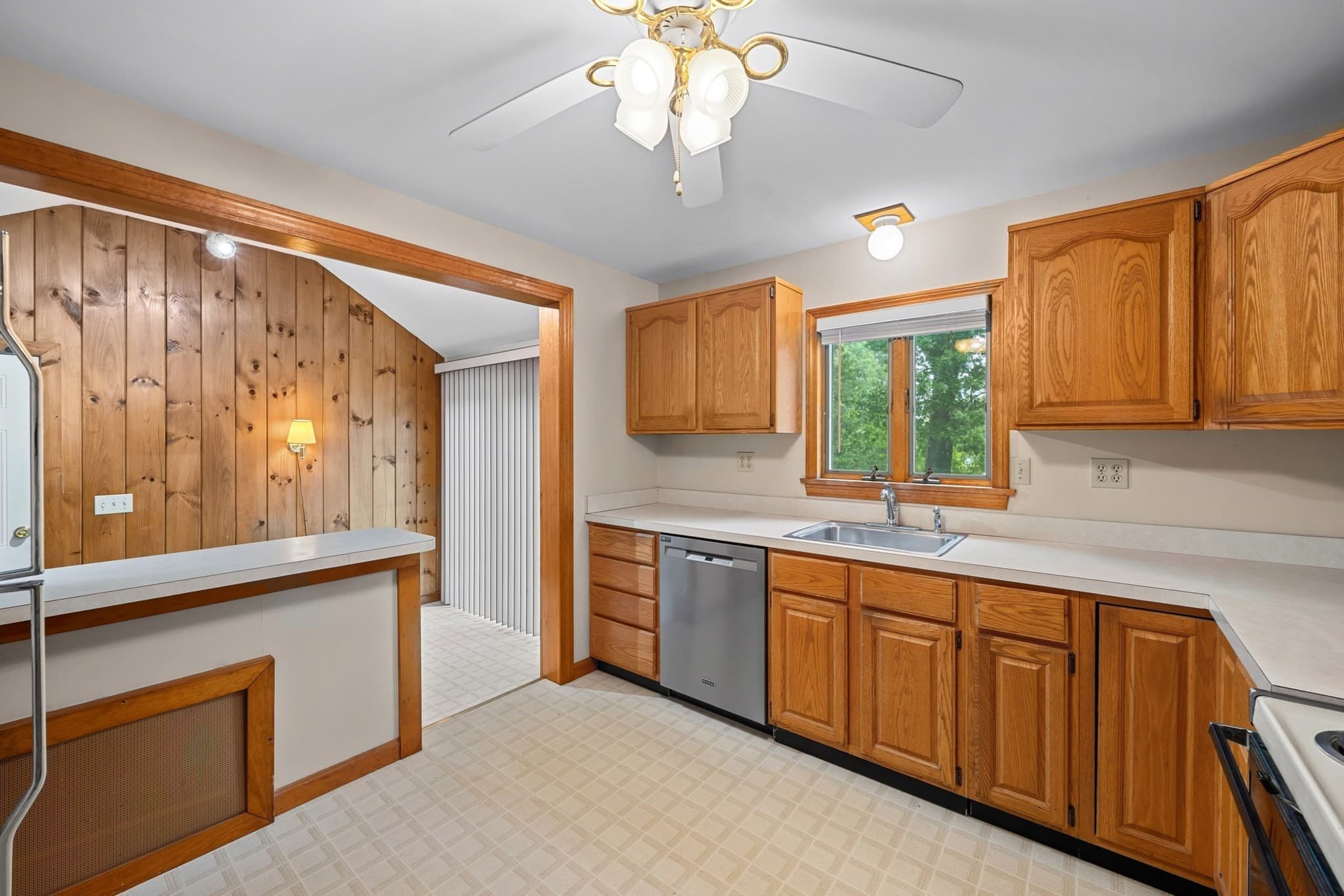 Single Family Residence at 58 Glenwood Street, Holden MA 01520, Holden, photo 7 of 41