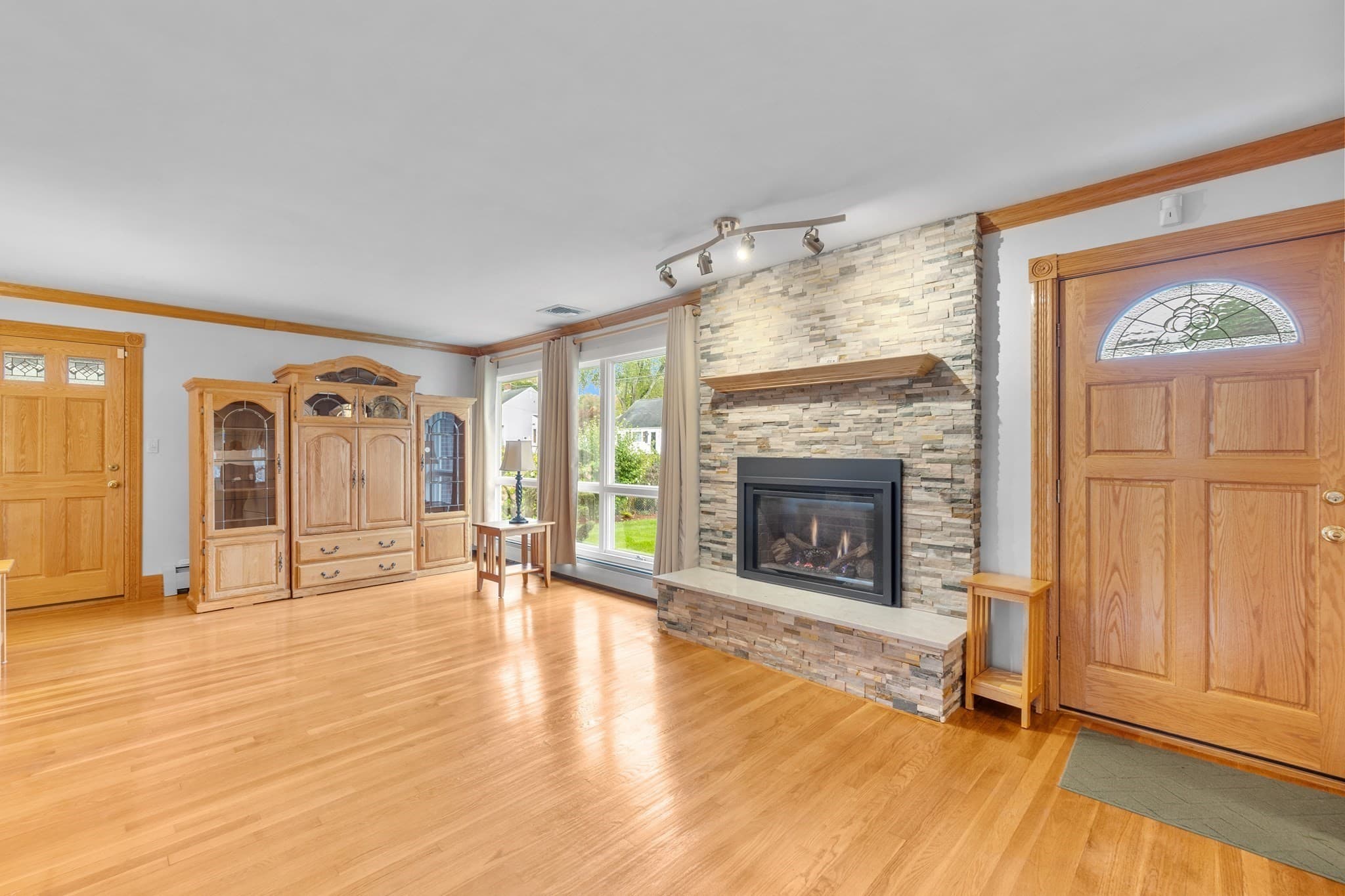 Single Family Residence at 39 Adams Ave, North Andover MA 01845, North Andover, photo 2 of 29