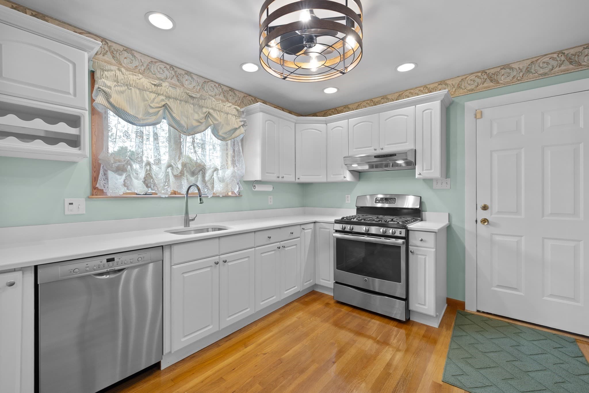 Single Family Residence at 39 Adams Ave, North Andover MA 01845, North Andover, photo 9 of 29